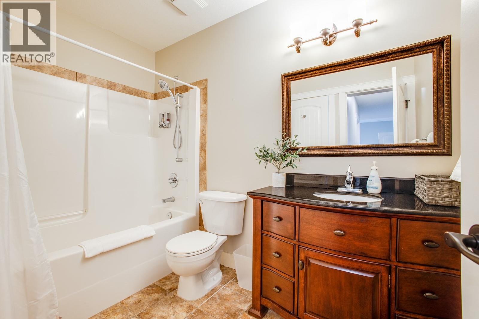 Picture for 2584 Lucinde  Road https://www.cirrealty.ca/reb/bc/0/10364190_48.jpg