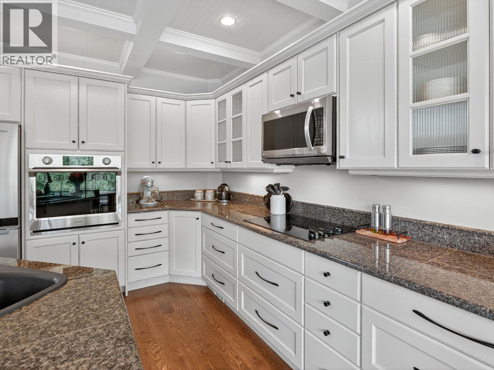 Picture for 1054 Long Ridge  Drive https://www.cirrealty.ca/reb/bc/0/10364220_11.jpg