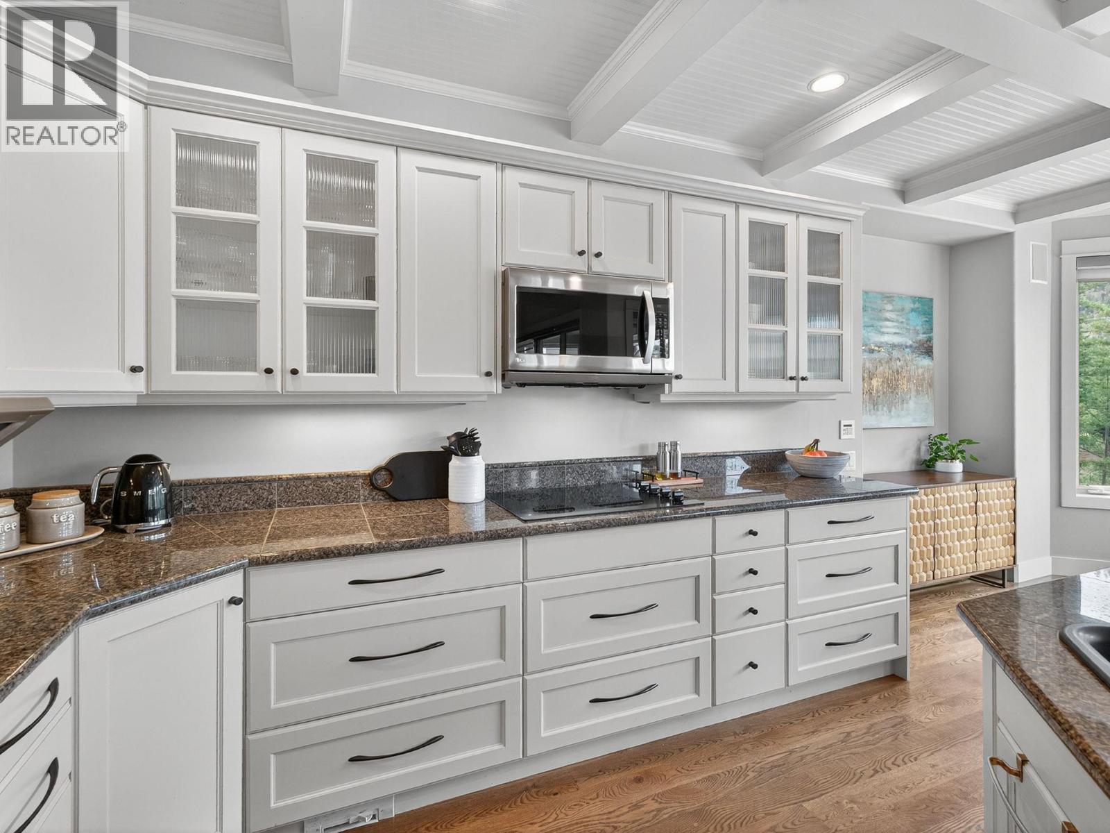 Picture for 1054 Long Ridge  Drive https://www.cirrealty.ca/reb/bc/0/10364220_12.jpg