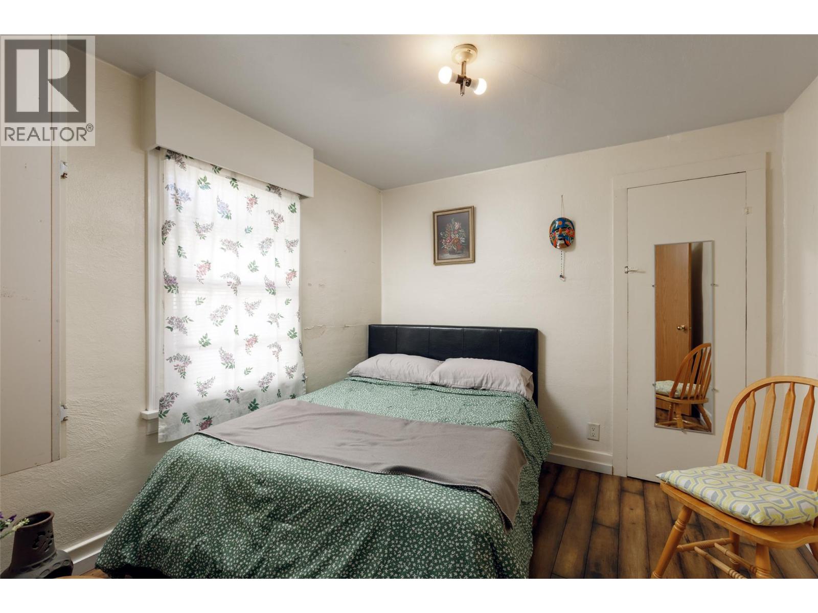 Picture for 858 Cawston  Avenue https://www.cirrealty.ca/reb/bc/0/10364390_11.jpg