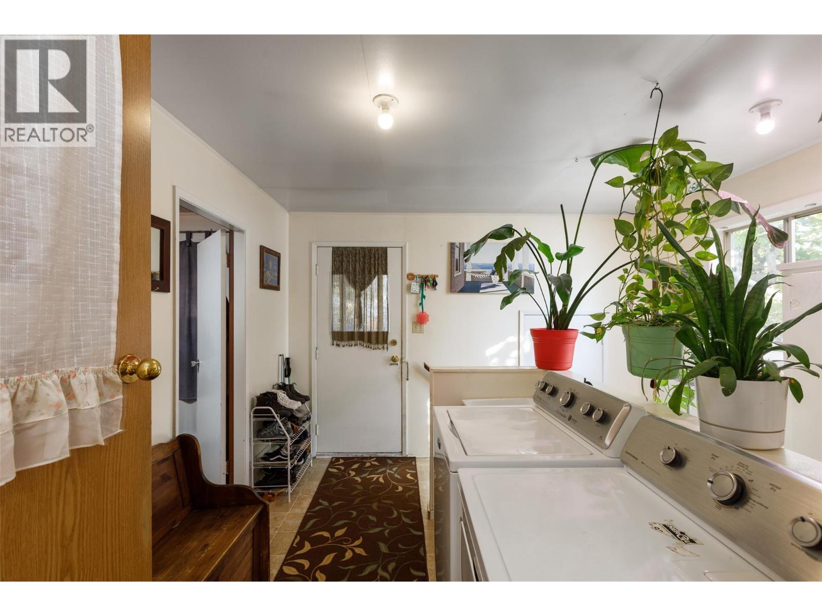 Picture for 858 Cawston  Avenue https://www.cirrealty.ca/reb/bc/0/10364390_13.jpg