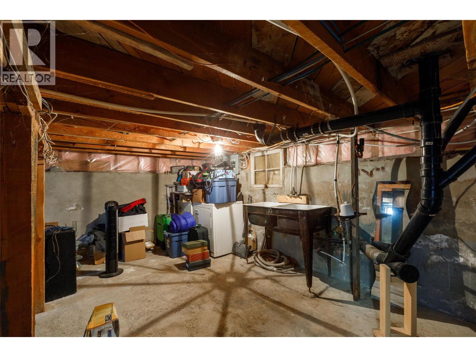 Picture for 858 Cawston  Avenue https://www.cirrealty.ca/reb/bc/0/10364390_15.jpg