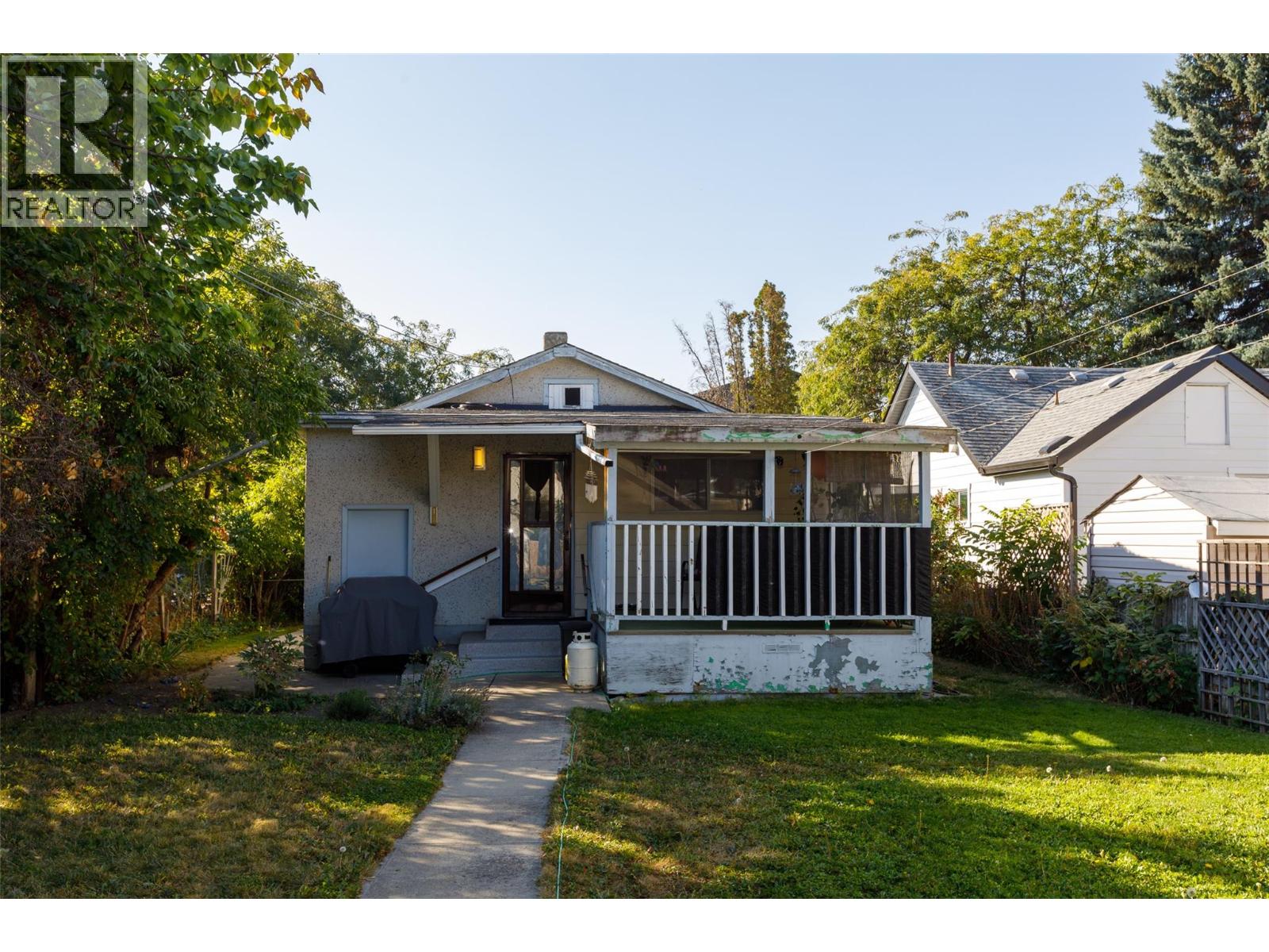 Picture for 858 Cawston  Avenue https://www.cirrealty.ca/reb/bc/0/10364390_16.jpg