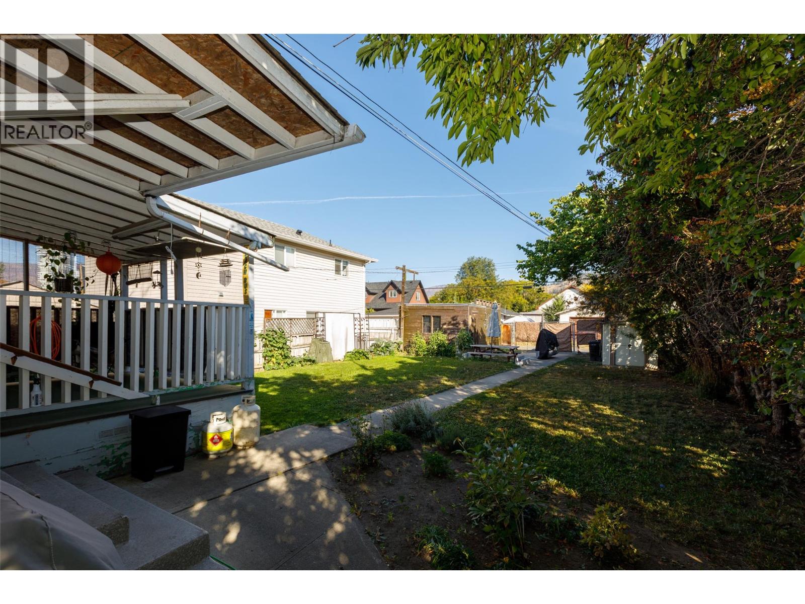 Picture for 858 Cawston  Avenue https://www.cirrealty.ca/reb/bc/0/10364390_18.jpg