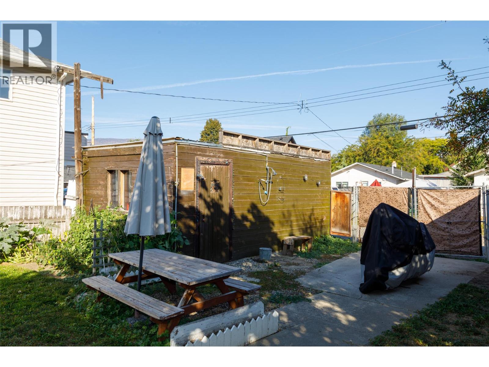 Picture for 858 Cawston  Avenue https://www.cirrealty.ca/reb/bc/0/10364390_21.jpg