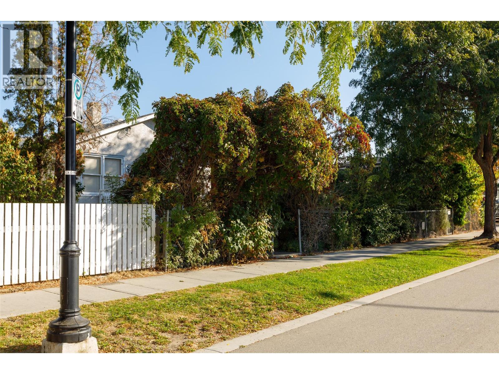 Picture for 858 Cawston  Avenue https://www.cirrealty.ca/reb/bc/0/10364390_24.jpg