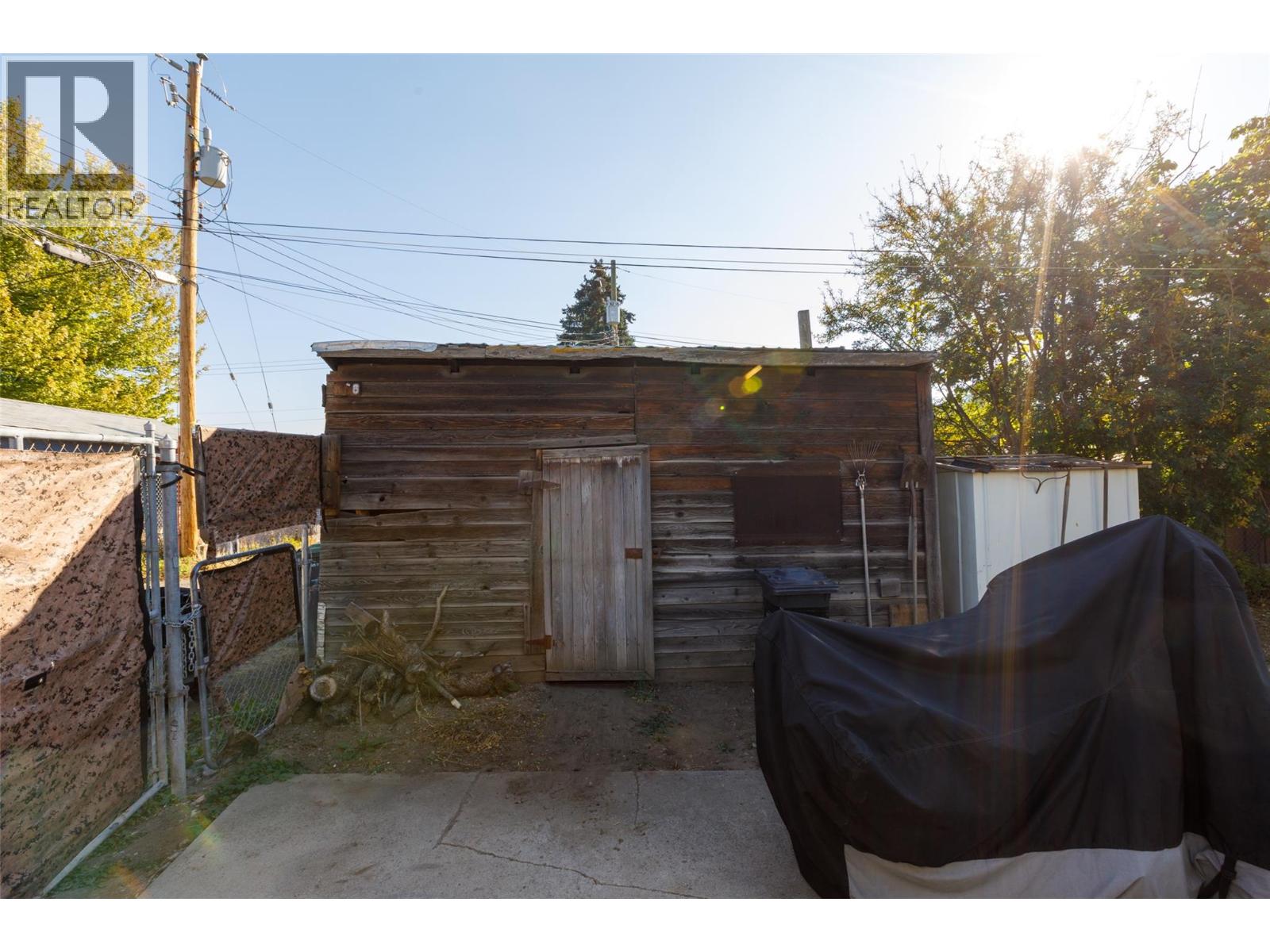 Picture for 858 Cawston  Avenue https://www.cirrealty.ca/reb/bc/0/10364390_31.jpg