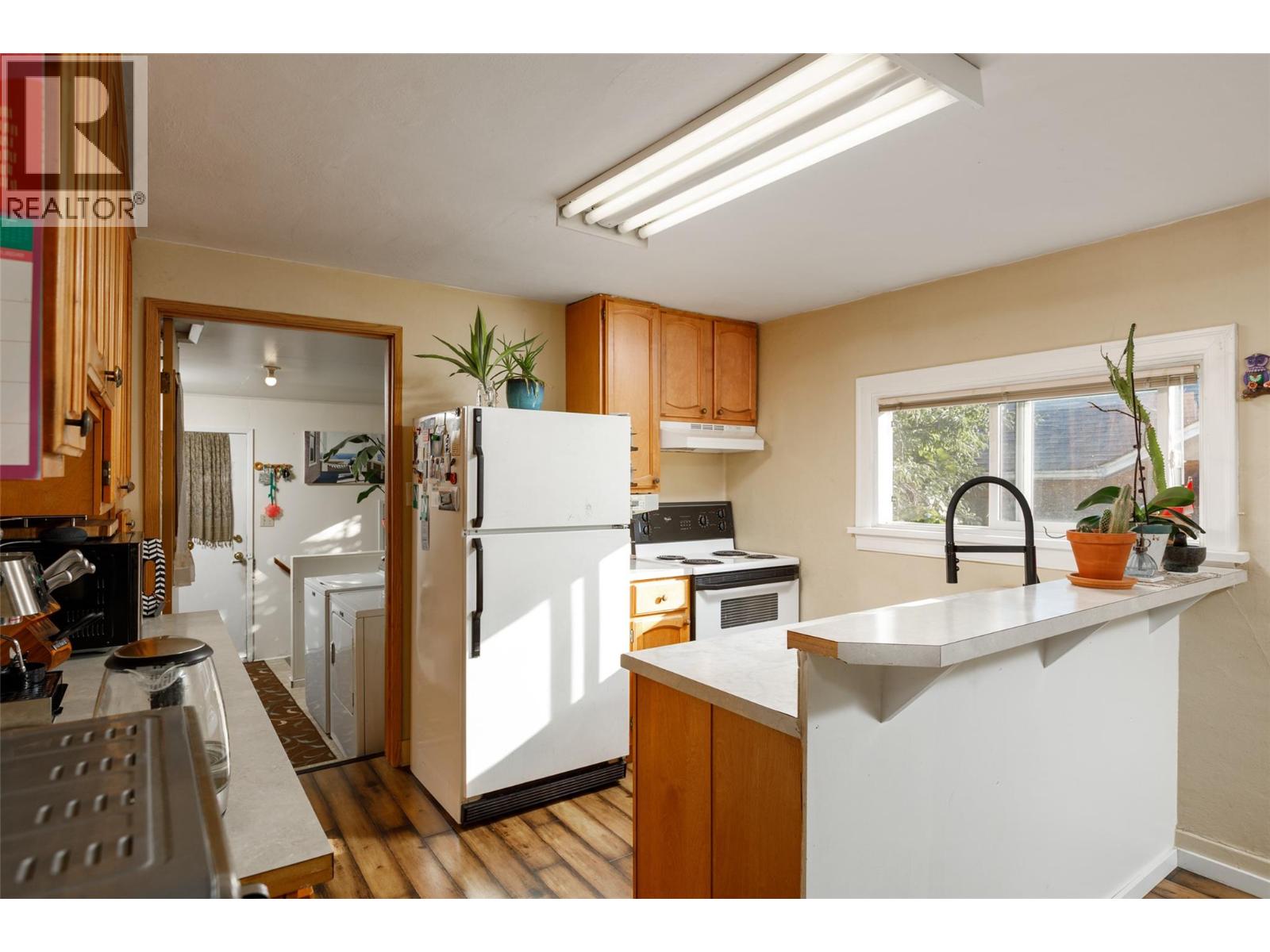 Picture for 858 Cawston  Avenue