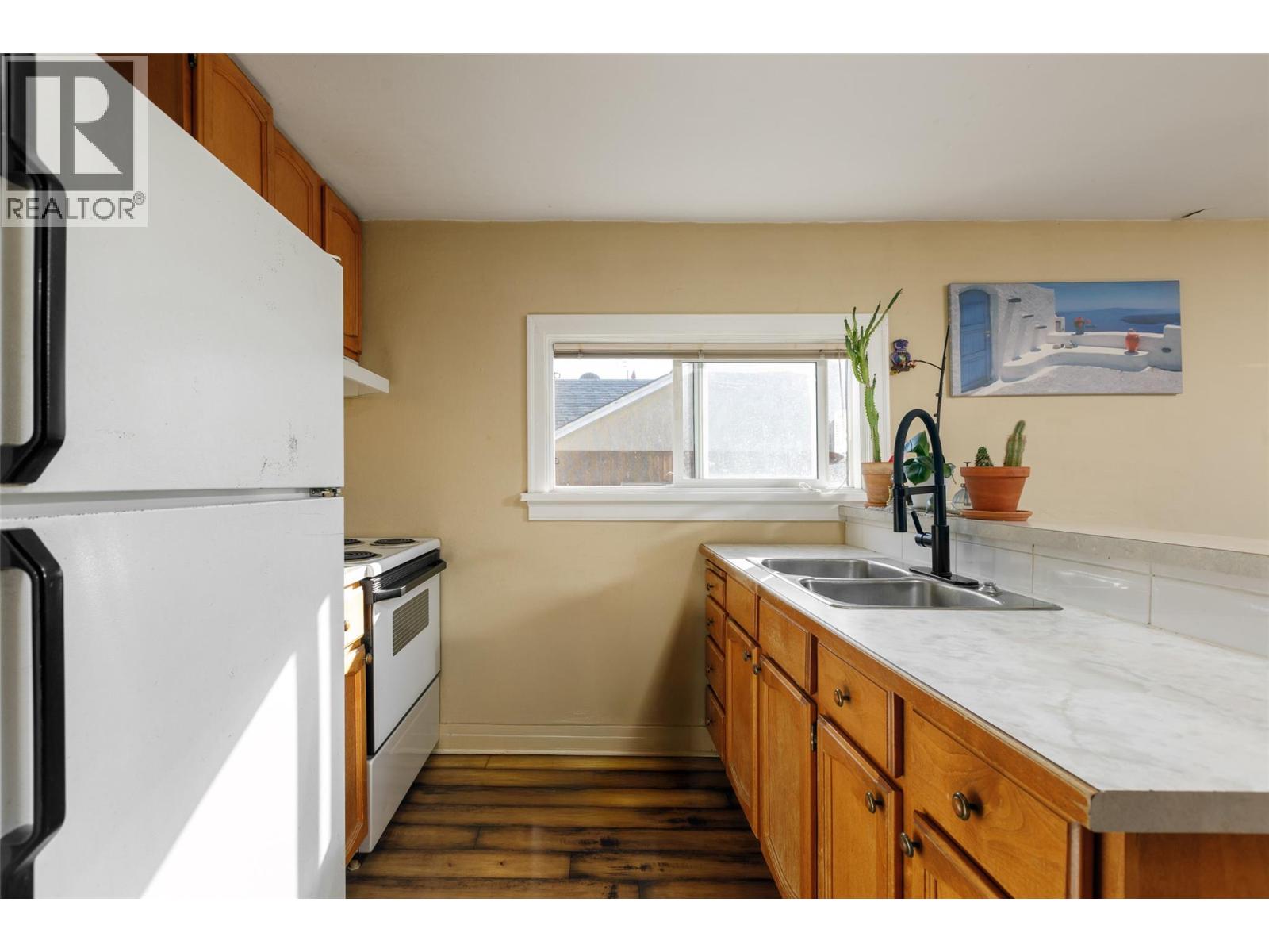 Picture for 858 Cawston  Avenue