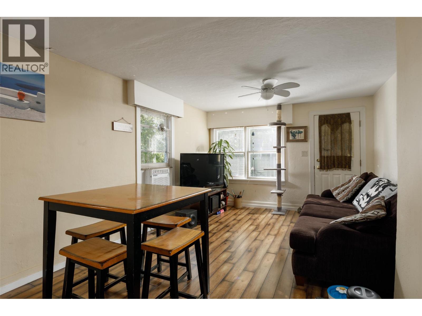 Picture for 858 Cawston  Avenue https://www.cirrealty.ca/reb/bc/0/10364390_7.jpg