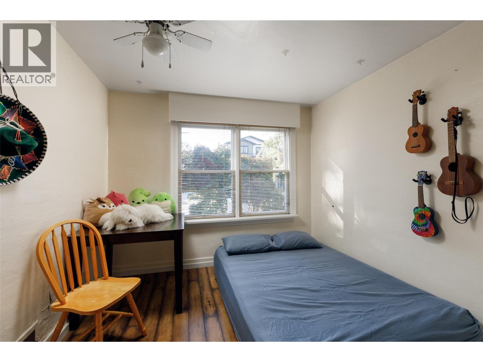 Picture for 858 Cawston  Avenue https://www.cirrealty.ca/reb/bc/0/10364390_9.jpg