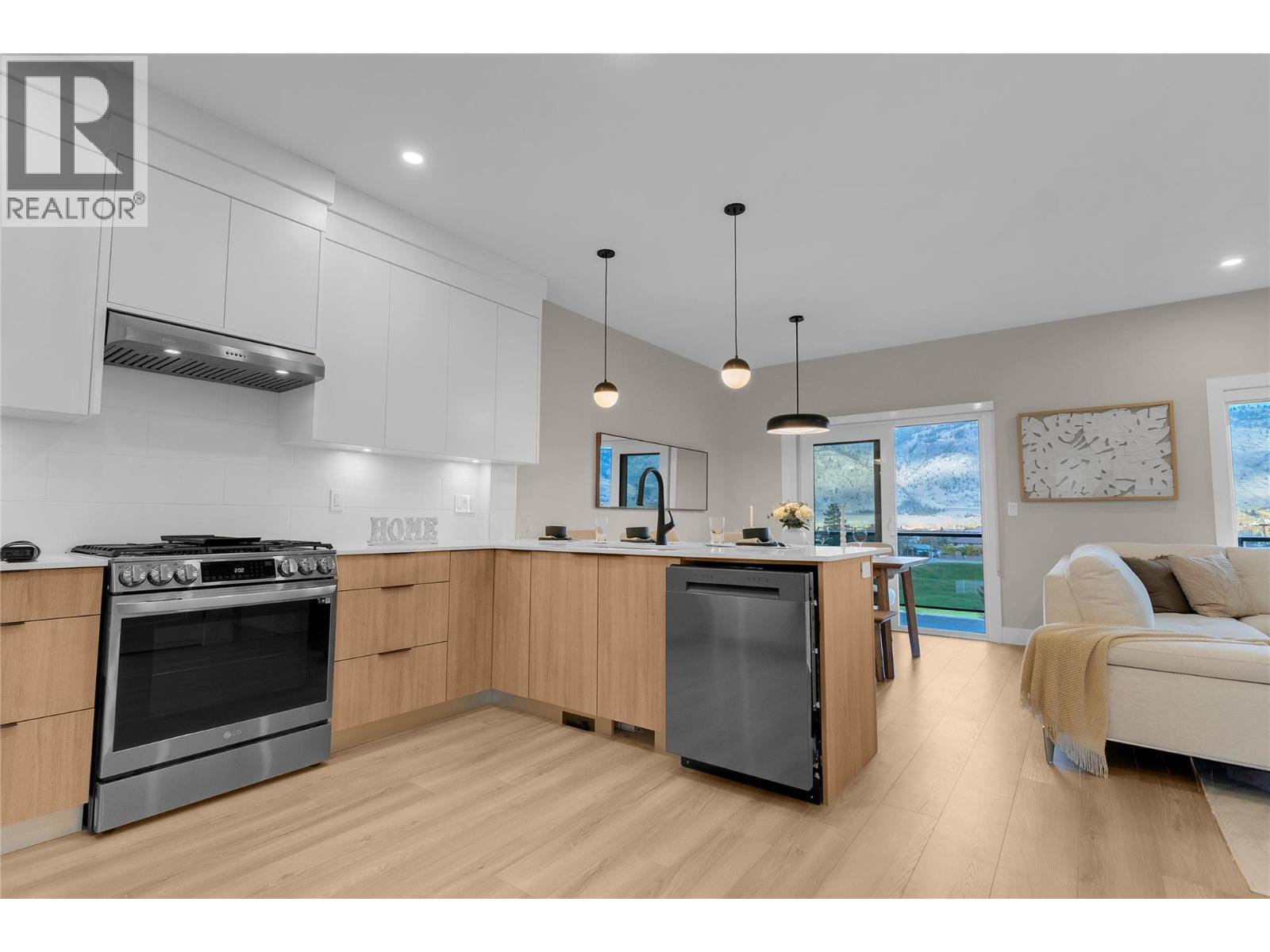 Picture for Unit #102, 6811 Nighthawk  Drive https://www.cirrealty.ca/reb/bc/0/10364920_10.jpg