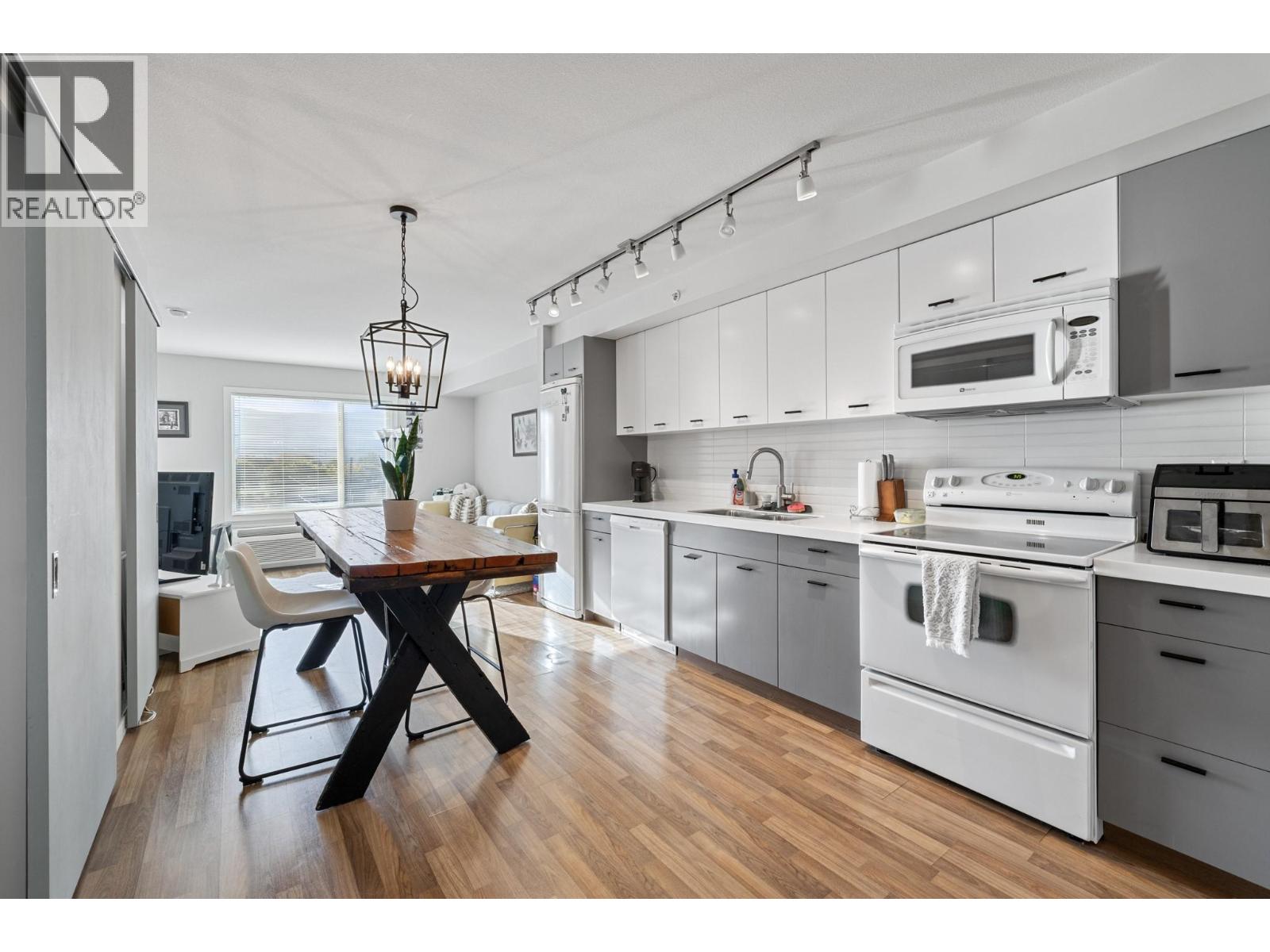 Picture for Unit #406, 1550 Dickson  Avenue