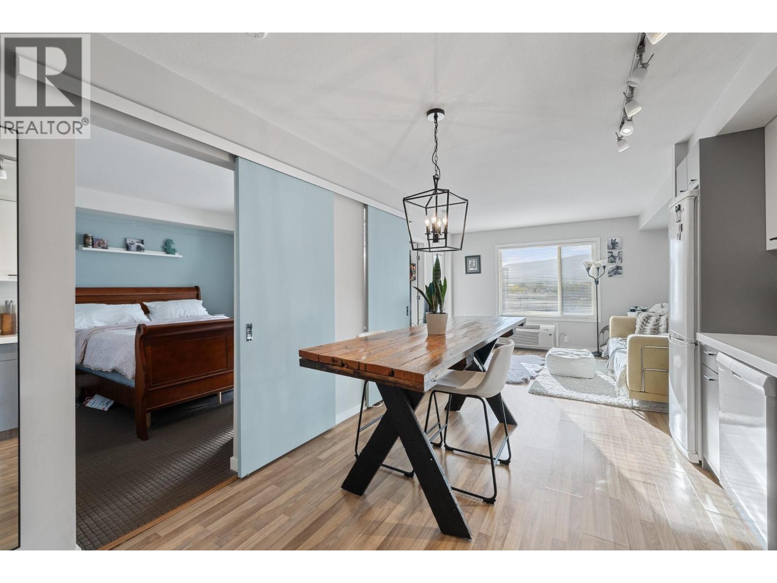 Picture for Unit #406, 1550 Dickson  Avenue