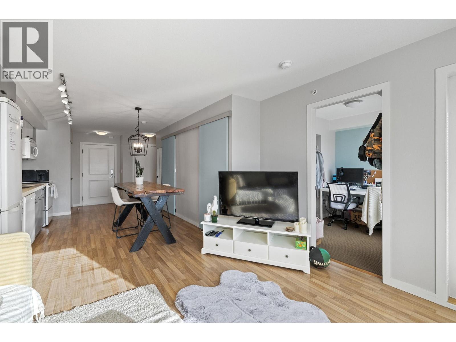 Picture for Unit #406, 1550 Dickson  Avenue https://www.cirrealty.ca/reb/bc/0/10364980_7.jpg