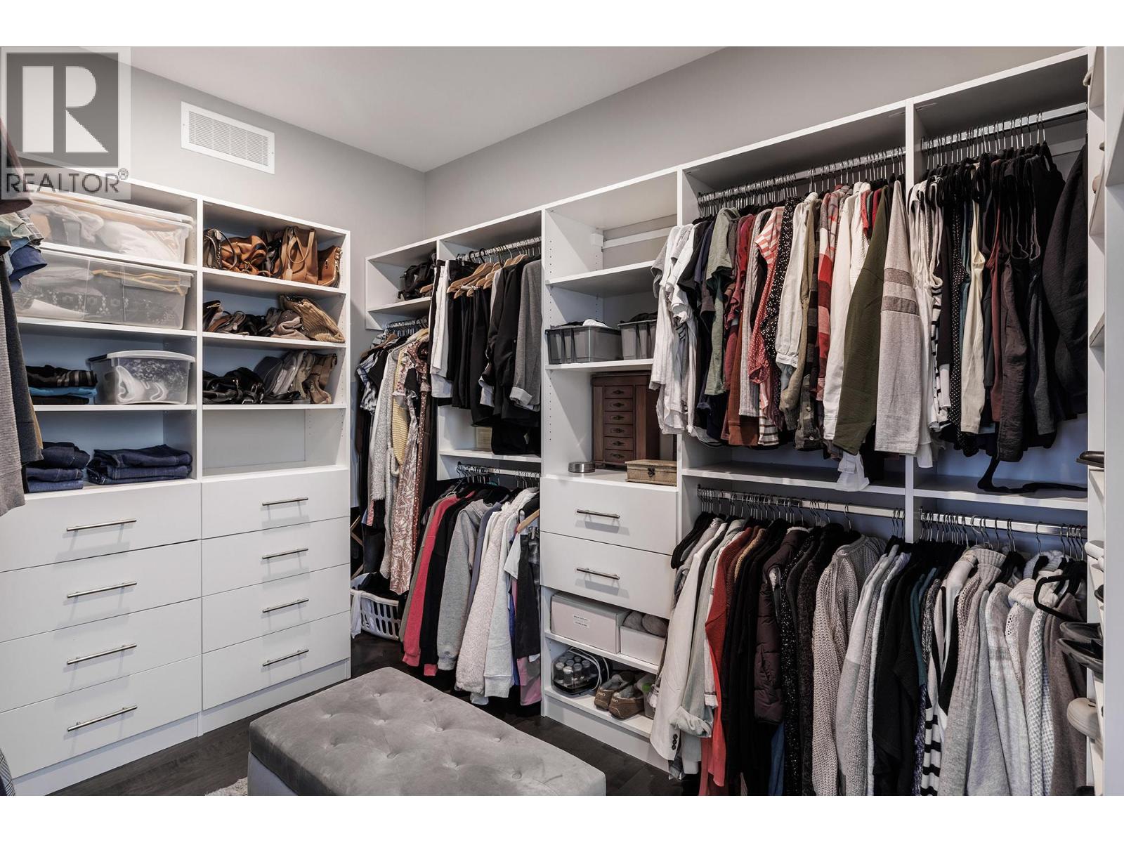 Picture for 2501 Tallus Heights  Drive https://www.cirrealty.ca/reb/bc/0/10365190_16.jpg