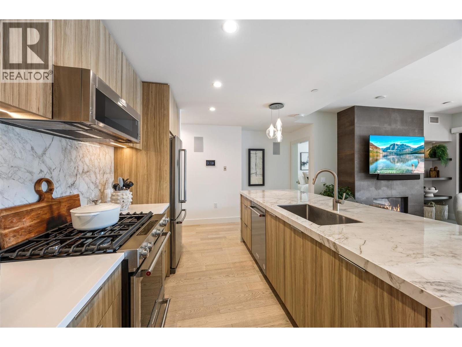 Picture for Unit #3308, 3000 Ariva  Drive https://www.cirrealty.ca/reb/bc/0/10365260_8.jpg