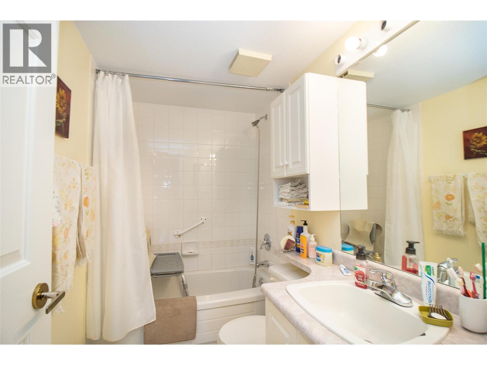Picture for Unit #103, 920 Glenwood  Avenue https://www.cirrealty.ca/reb/bc/0/10365400_17.jpg