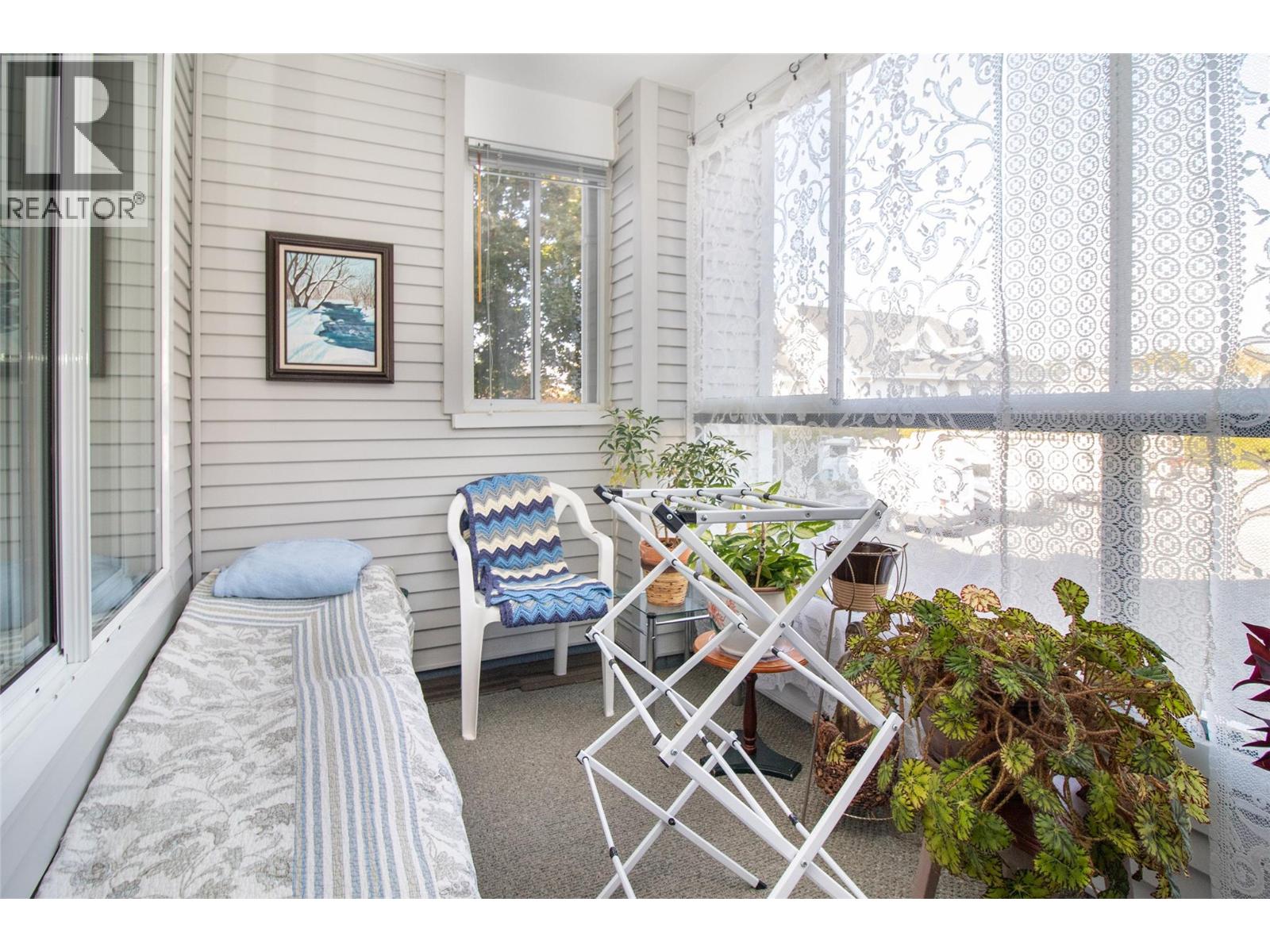 Picture for Unit #103, 920 Glenwood  Avenue https://www.cirrealty.ca/reb/bc/0/10365400_9.jpg