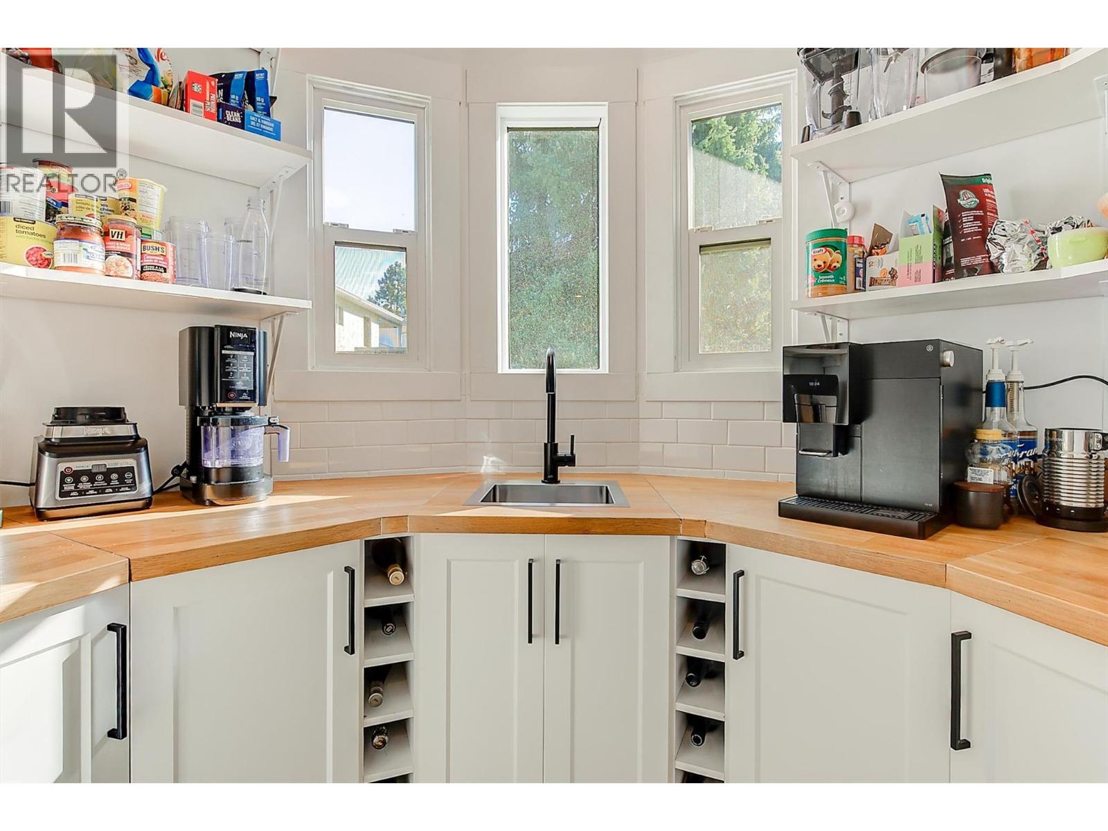 Picture for 3361 Hall  Road https://www.cirrealty.ca/reb/bc/0/10365620_26.jpg