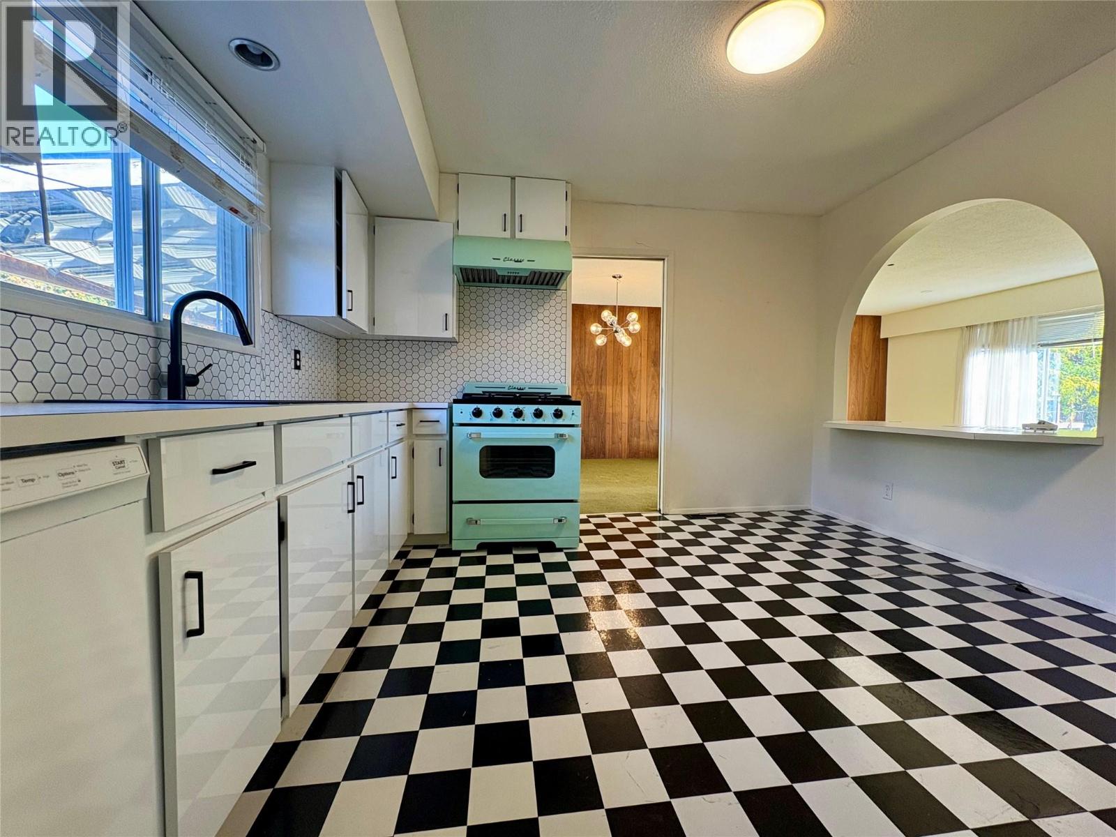 Picture for 1738 Smithson  Drive https://www.cirrealty.ca/reb/bc/0/10365870_8.jpg