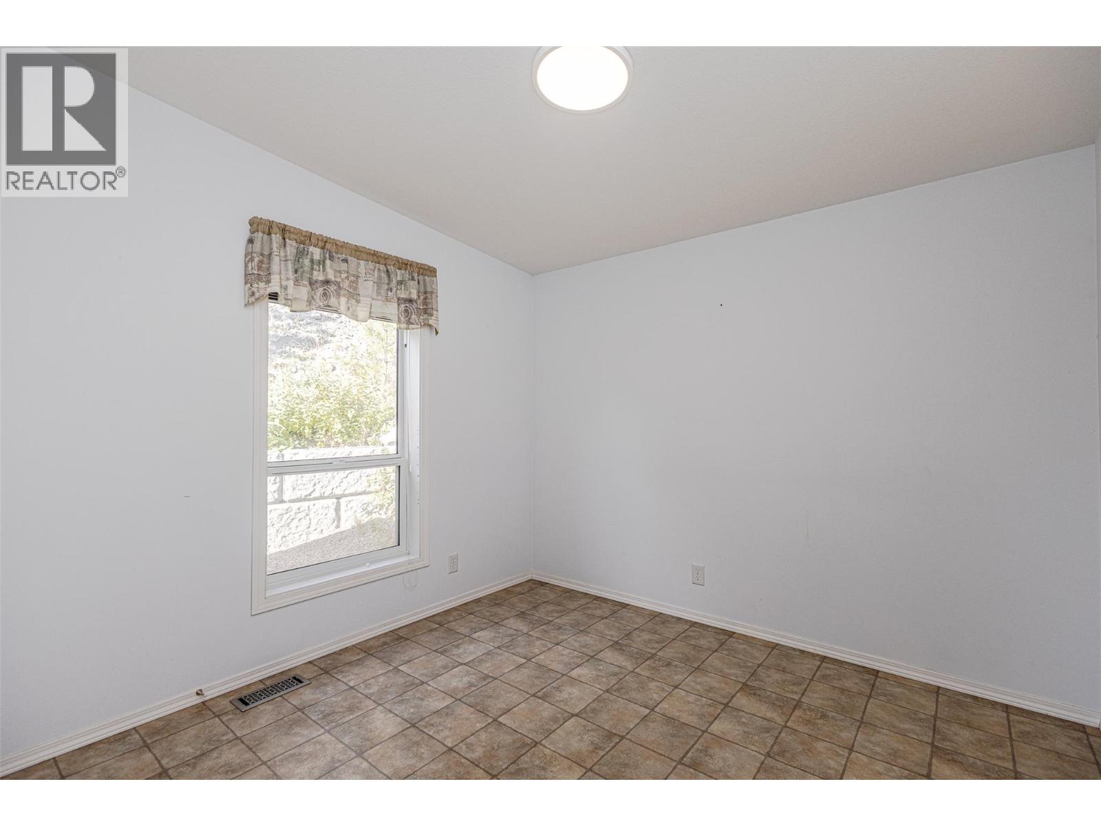 Picture for Unit #209, 1850 Shannon Lake  Road https://www.cirrealty.ca/reb/bc/0/10365890_19.jpg