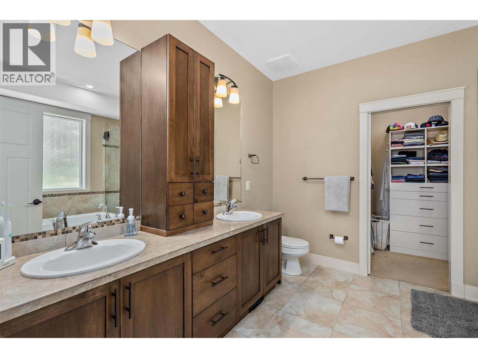 Picture for 2555 Tallus Ridge  Drive https://www.cirrealty.ca/reb/bc/0/10365920_24.jpg
