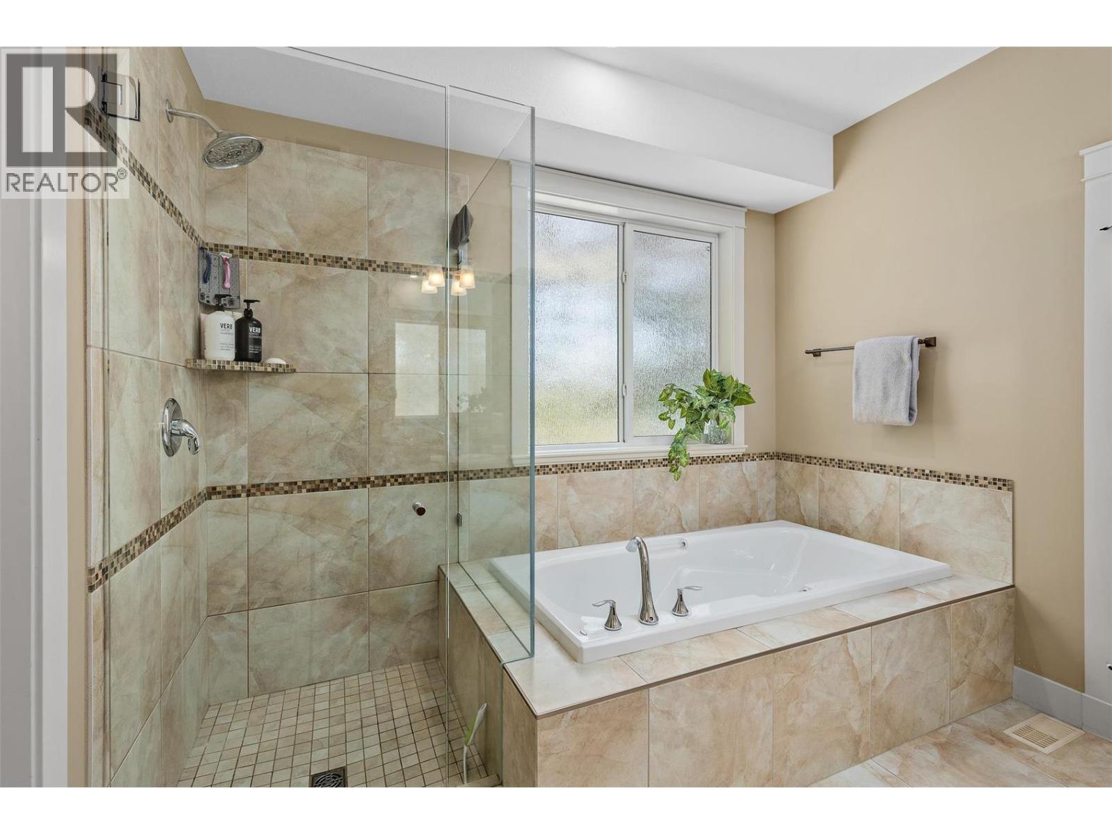 Picture for 2555 Tallus Ridge  Drive https://www.cirrealty.ca/reb/bc/0/10365920_25.jpg