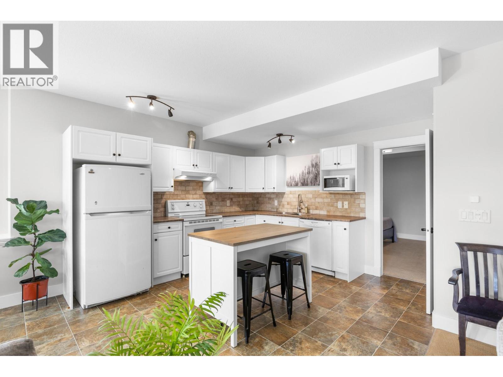 Picture for 2555 Tallus Ridge  Drive https://www.cirrealty.ca/reb/bc/0/10365920_38.jpg