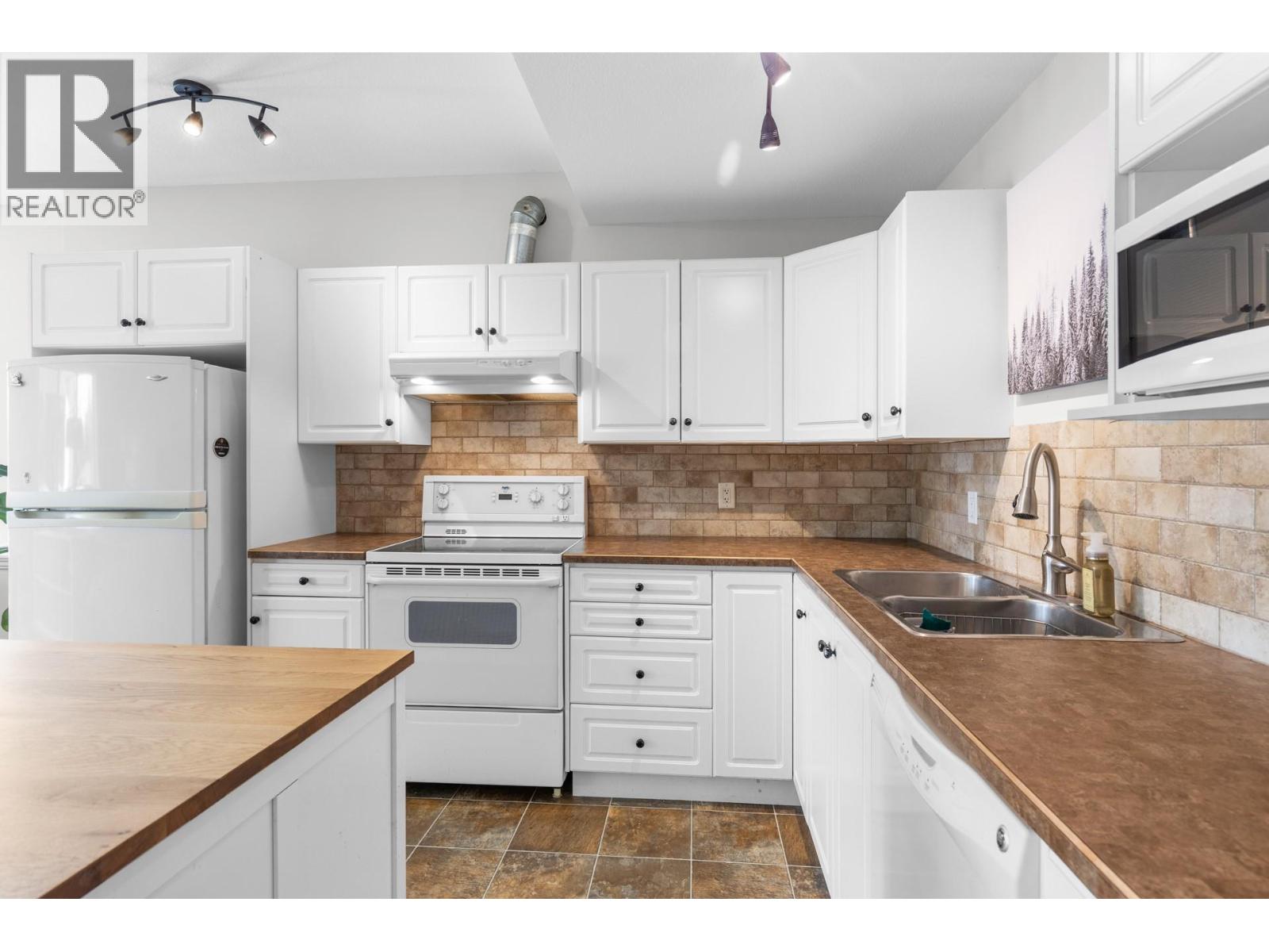 Picture for 2555 Tallus Ridge  Drive https://www.cirrealty.ca/reb/bc/0/10365920_41.jpg