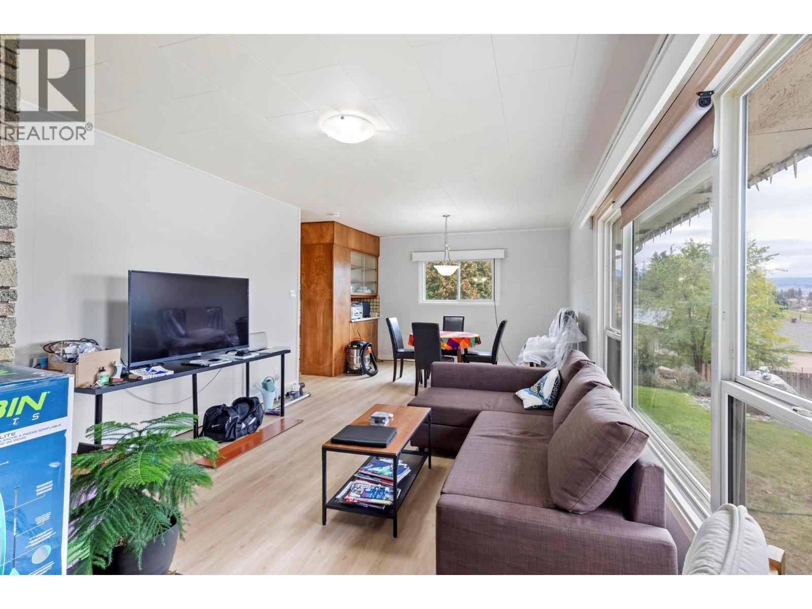 Picture for 590 Brenda  Road https://www.cirrealty.ca/reb/bc/0/10366090_11.jpg