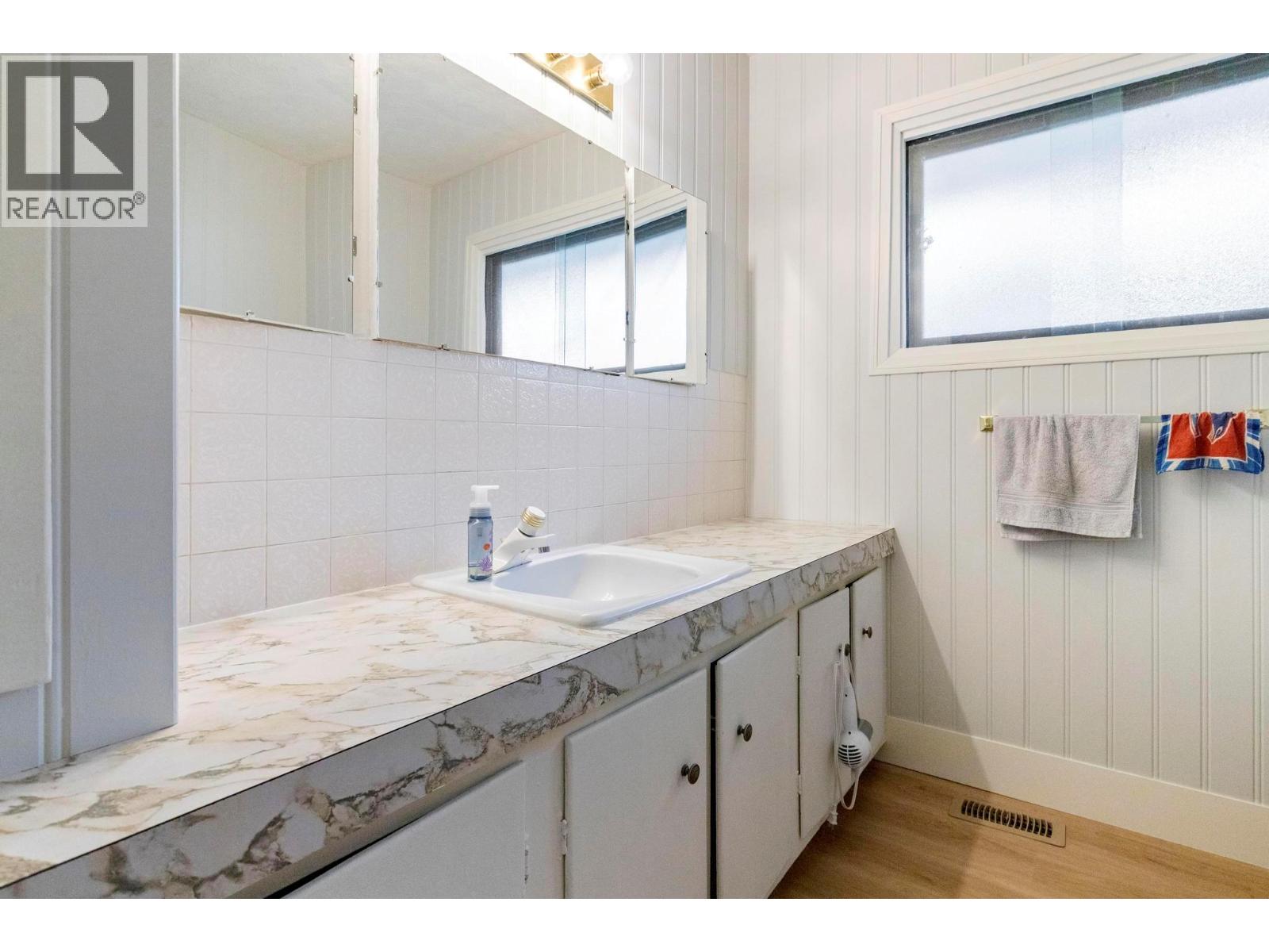 Picture for 590 Brenda  Road https://www.cirrealty.ca/reb/bc/0/10366090_14.jpg