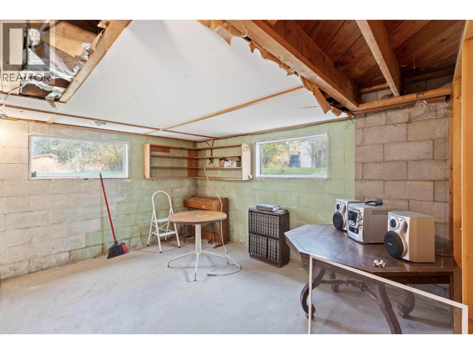 Picture for 590 Brenda  Road https://www.cirrealty.ca/reb/bc/0/10366090_20.jpg