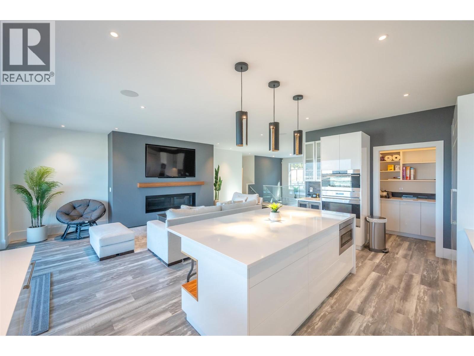 Picture for 2776 Hawthorn  Drive https://www.cirrealty.ca/reb/bc/0/10366160_10.jpg