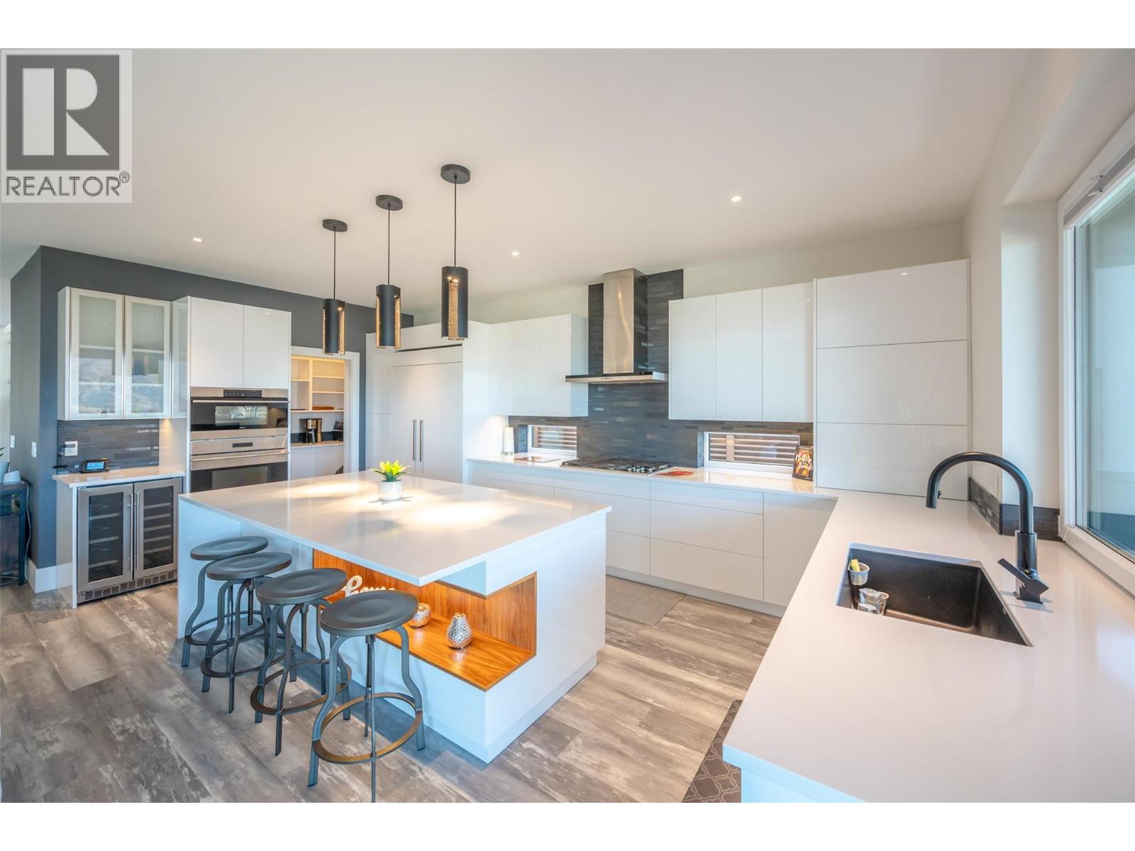 Picture for 2776 Hawthorn  Drive https://www.cirrealty.ca/reb/bc/0/10366160_12.jpg