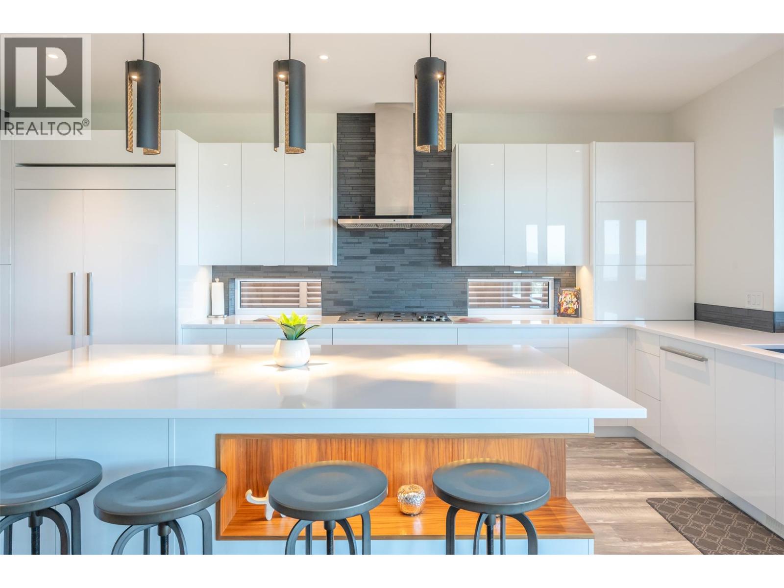 Picture for 2776 Hawthorn  Drive https://www.cirrealty.ca/reb/bc/0/10366160_14.jpg