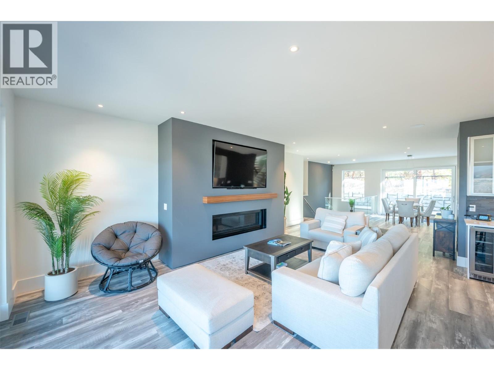 Picture for 2776 Hawthorn  Drive https://www.cirrealty.ca/reb/bc/0/10366160_19.jpg