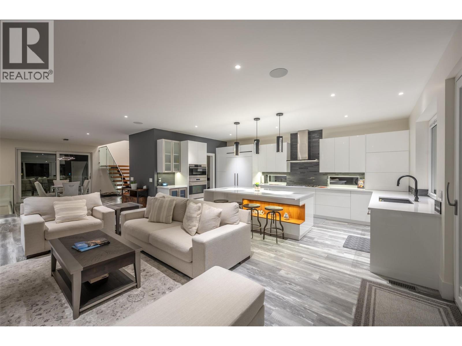 Picture for 2776 Hawthorn  Drive https://www.cirrealty.ca/reb/bc/0/10366160_21.jpg