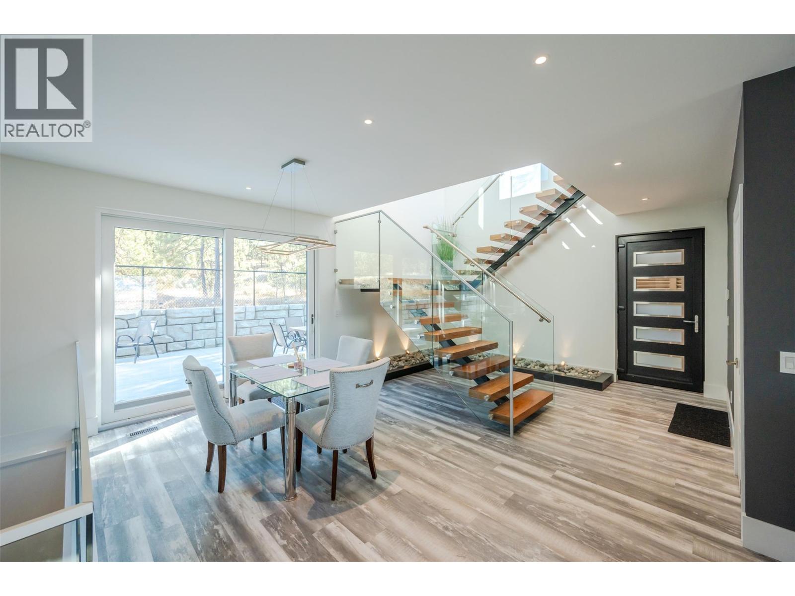 Picture for 2776 Hawthorn  Drive https://www.cirrealty.ca/reb/bc/0/10366160_22.jpg