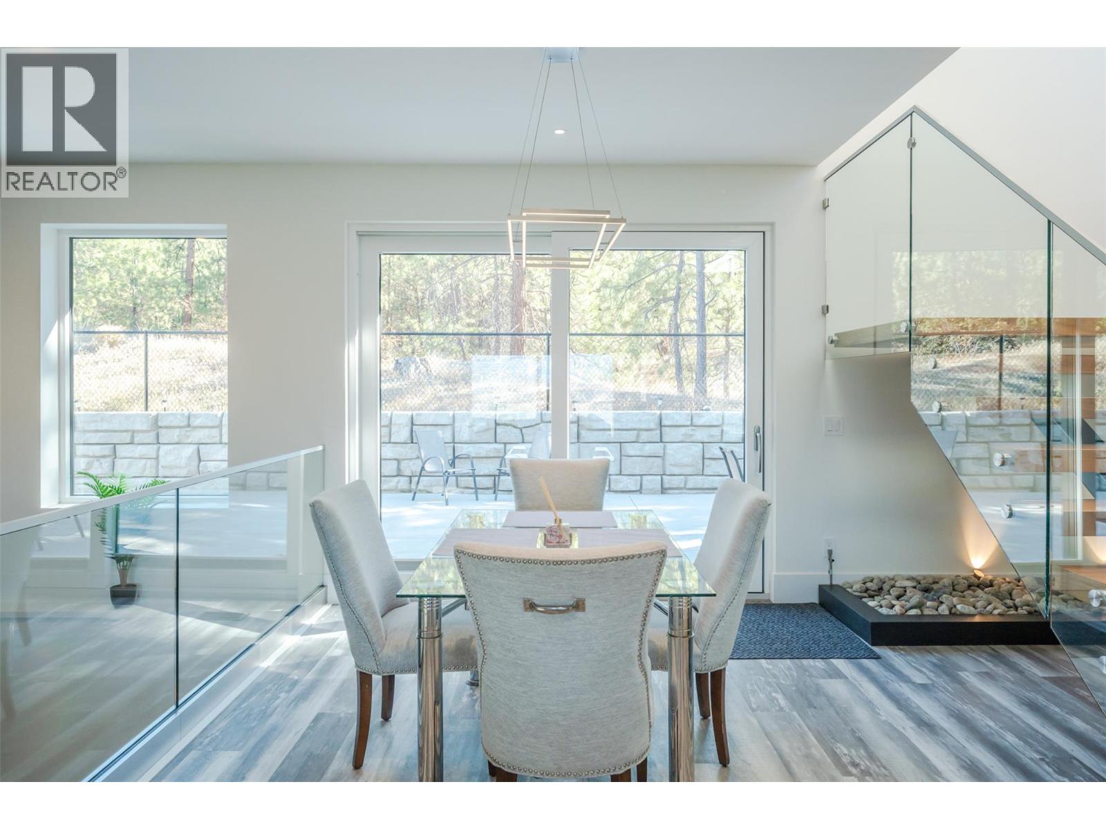 Picture for 2776 Hawthorn  Drive https://www.cirrealty.ca/reb/bc/0/10366160_25.jpg