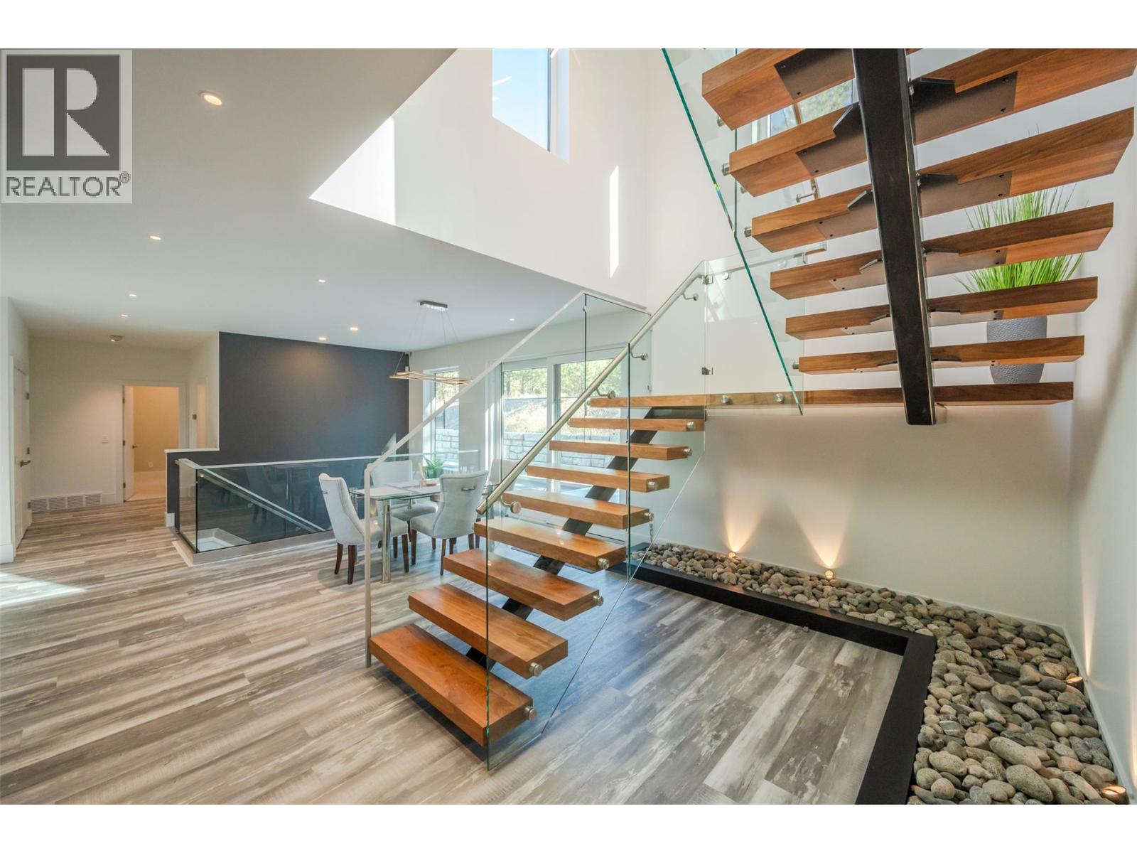 Picture for 2776 Hawthorn  Drive https://www.cirrealty.ca/reb/bc/0/10366160_27.jpg