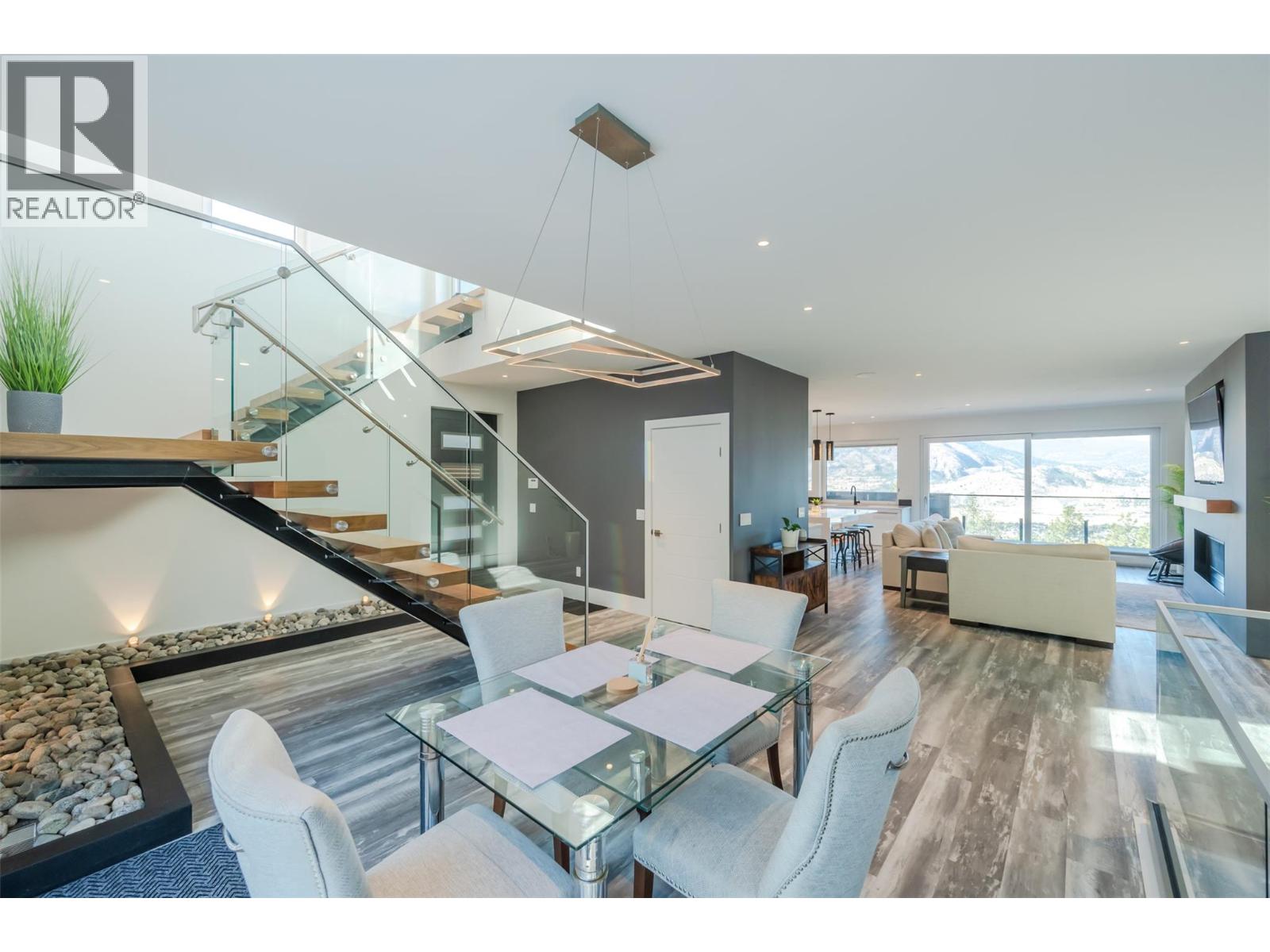 Picture for 2776 Hawthorn  Drive https://www.cirrealty.ca/reb/bc/0/10366160_29.jpg