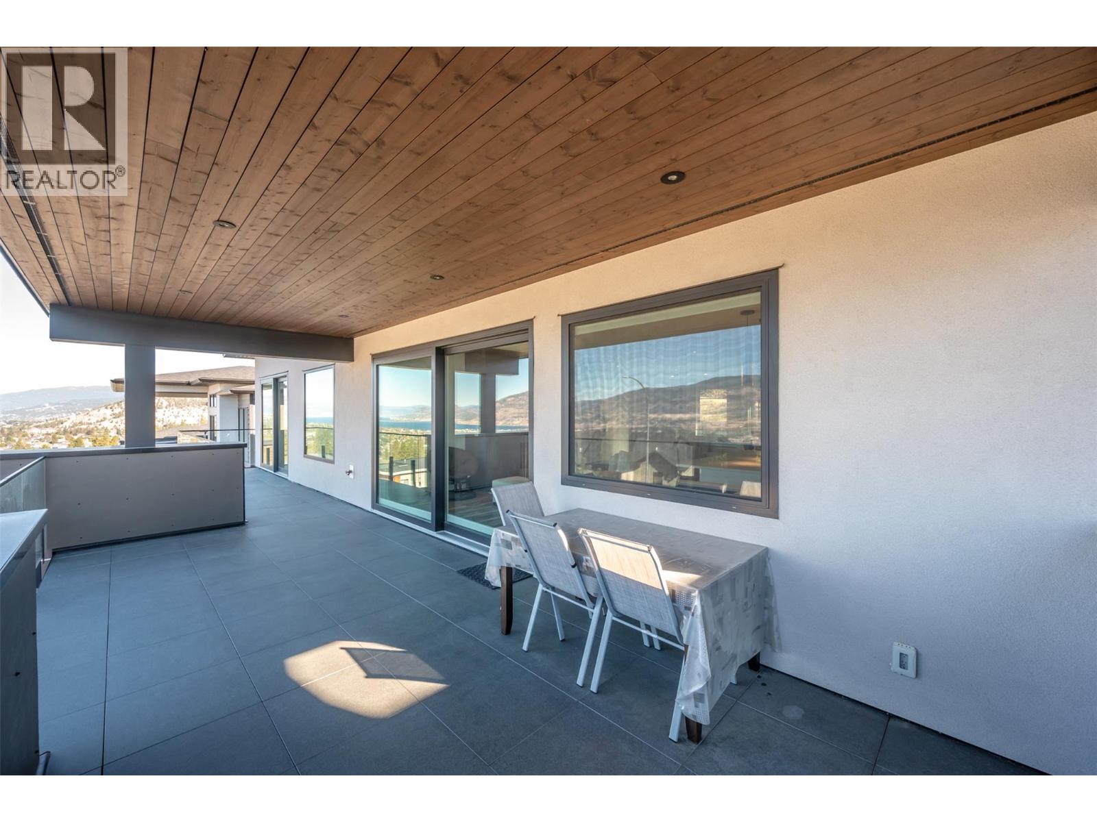 Picture for 2776 Hawthorn  Drive https://www.cirrealty.ca/reb/bc/0/10366160_31.jpg