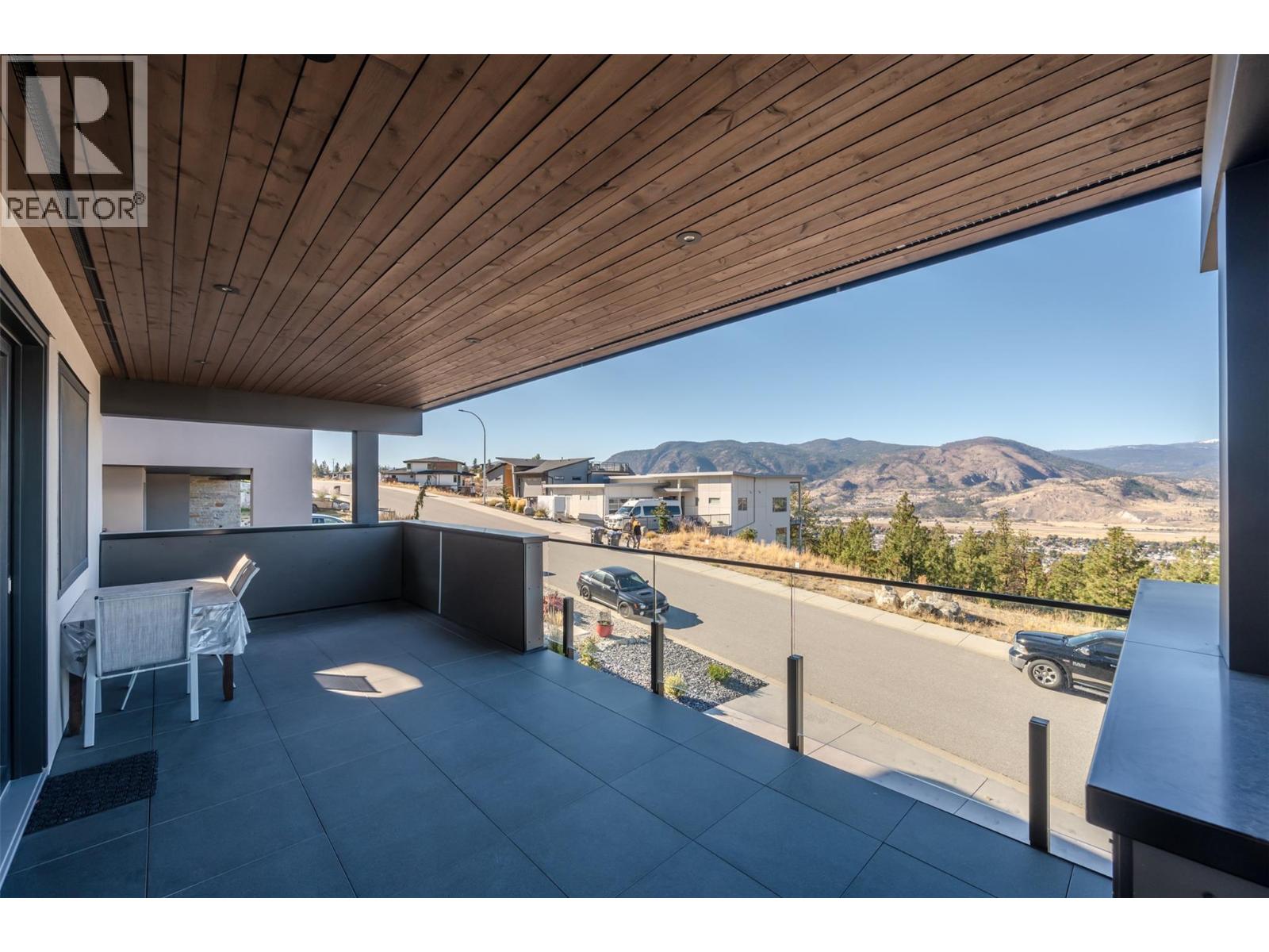 Picture for 2776 Hawthorn  Drive https://www.cirrealty.ca/reb/bc/0/10366160_32.jpg