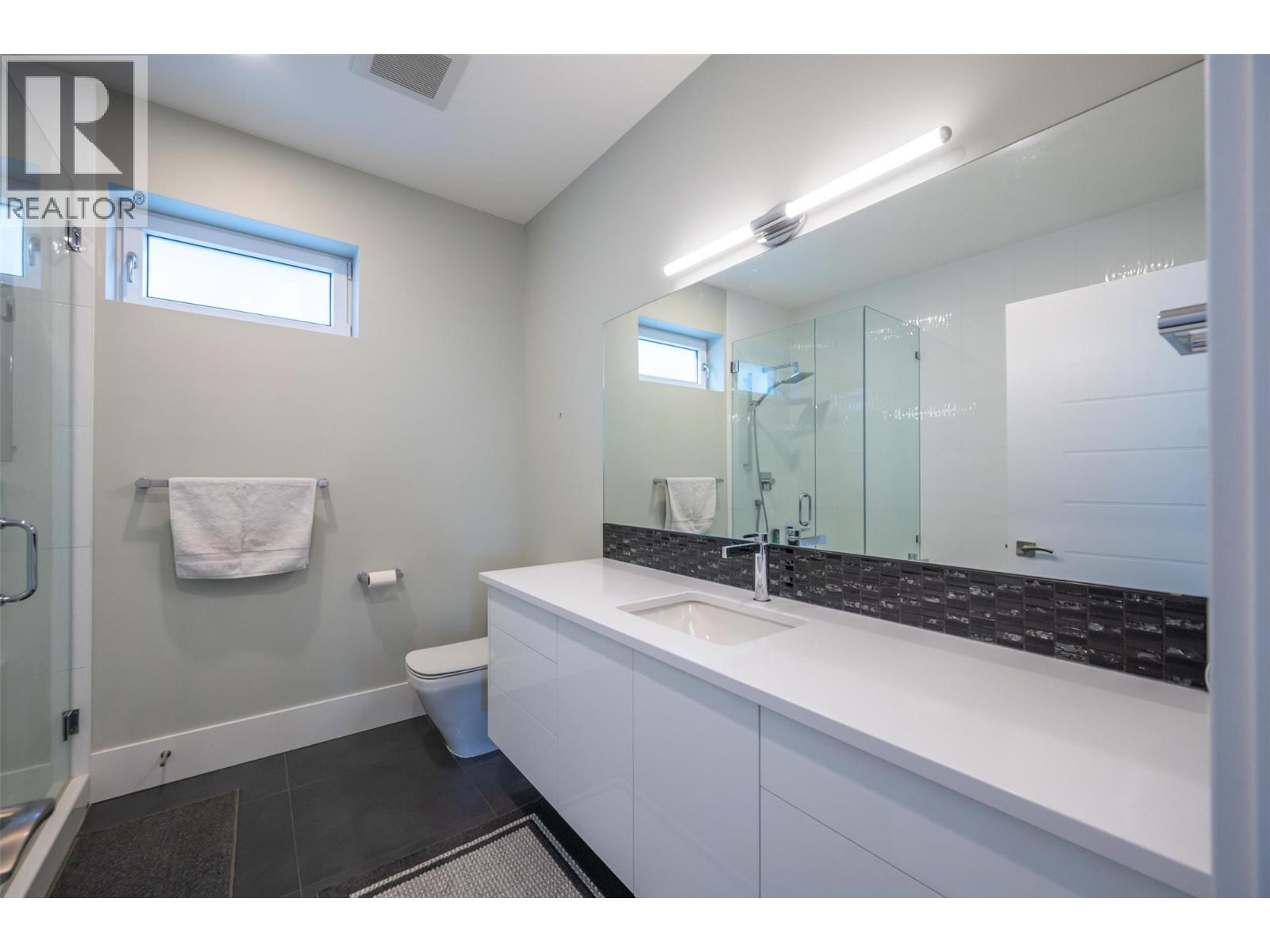 Picture for 2776 Hawthorn  Drive https://www.cirrealty.ca/reb/bc/0/10366160_37.jpg