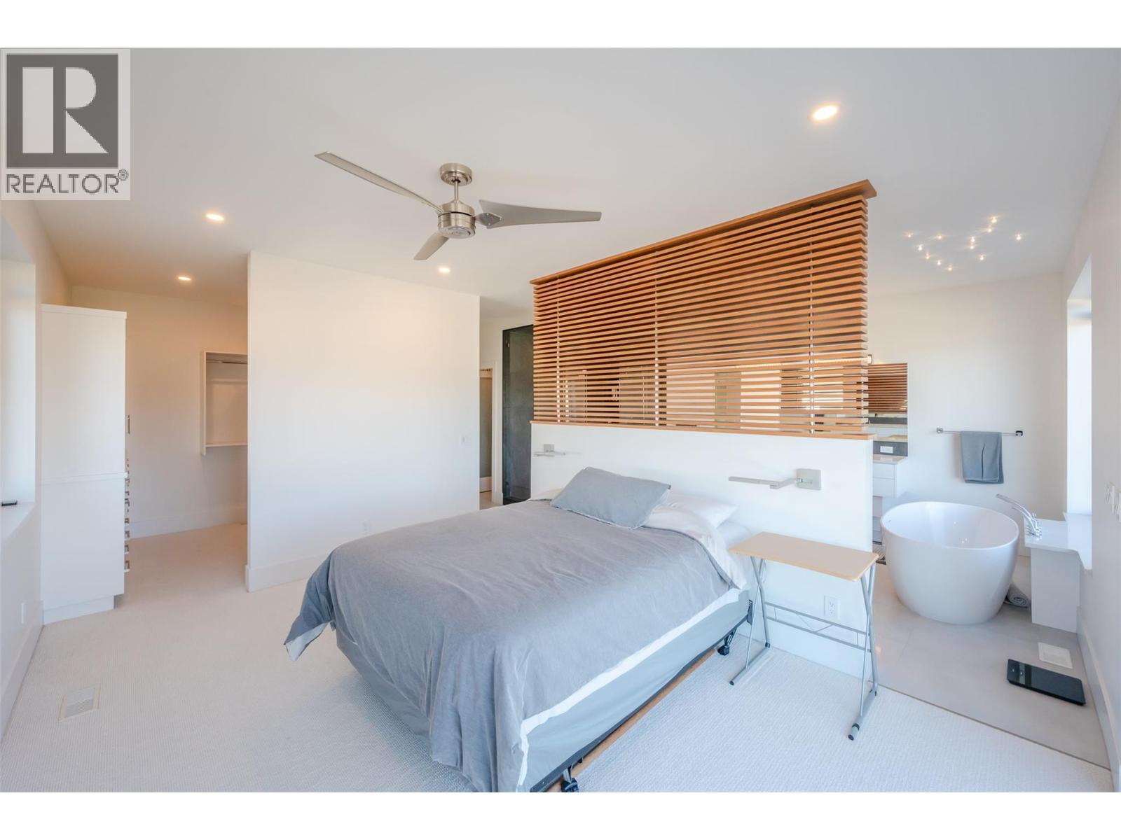 Picture for 2776 Hawthorn  Drive https://www.cirrealty.ca/reb/bc/0/10366160_43.jpg