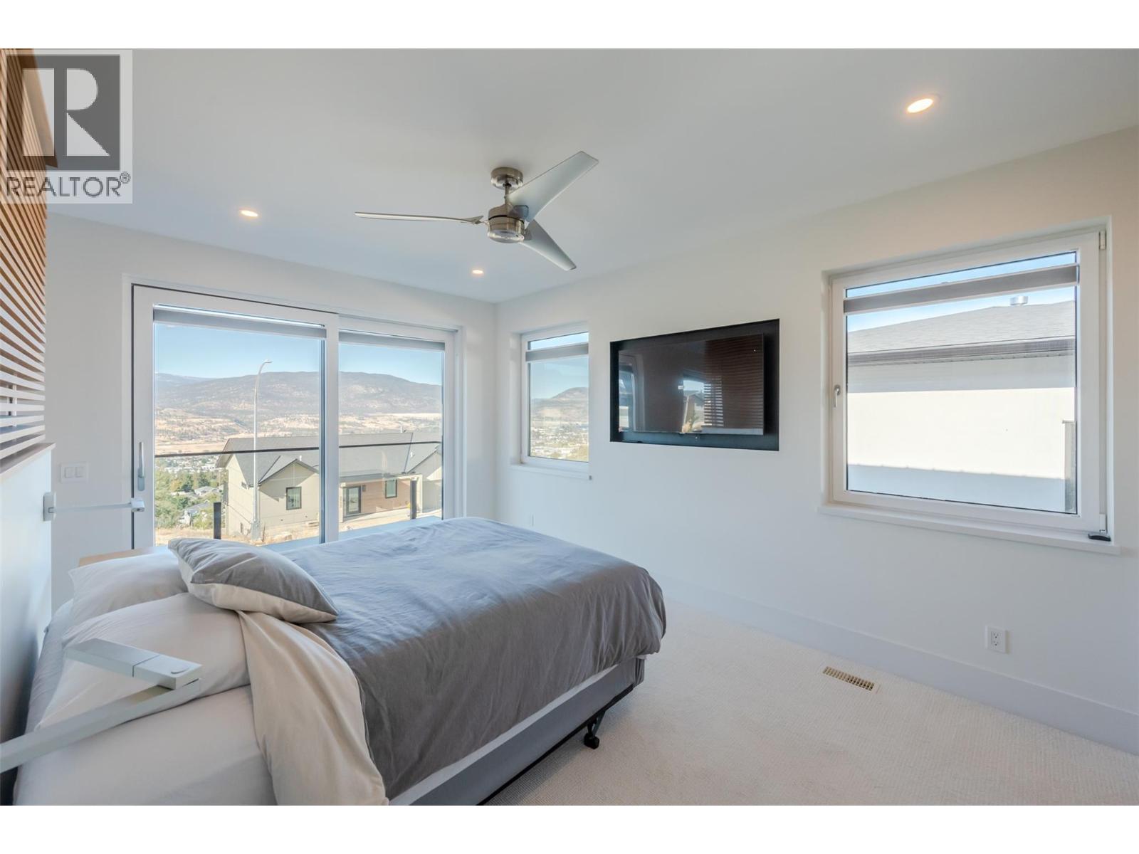 Picture for 2776 Hawthorn  Drive https://www.cirrealty.ca/reb/bc/0/10366160_45.jpg