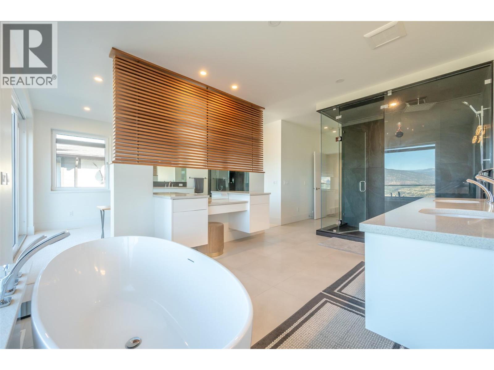 Picture for 2776 Hawthorn  Drive https://www.cirrealty.ca/reb/bc/0/10366160_50.jpg