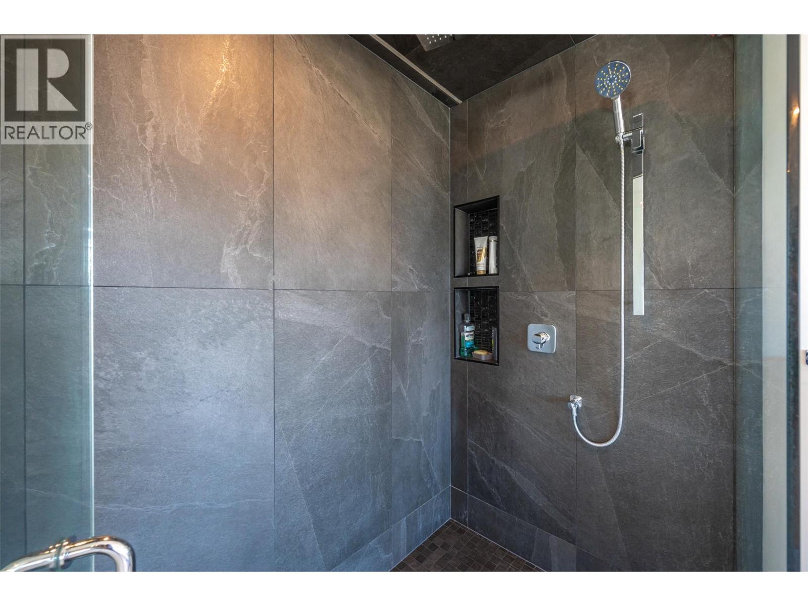 Picture for 2776 Hawthorn  Drive https://www.cirrealty.ca/reb/bc/0/10366160_53.jpg