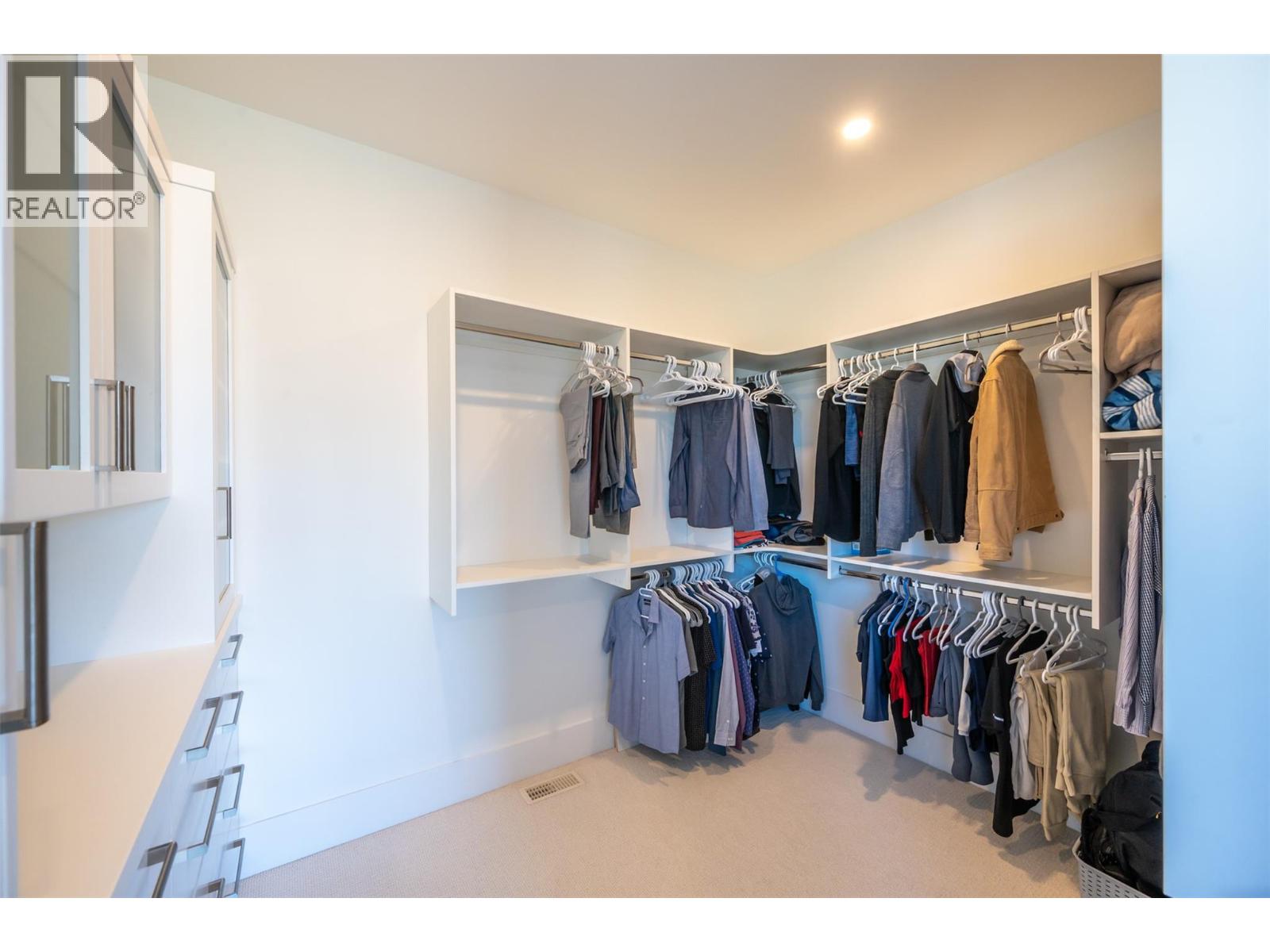 Picture for 2776 Hawthorn  Drive https://www.cirrealty.ca/reb/bc/0/10366160_54.jpg